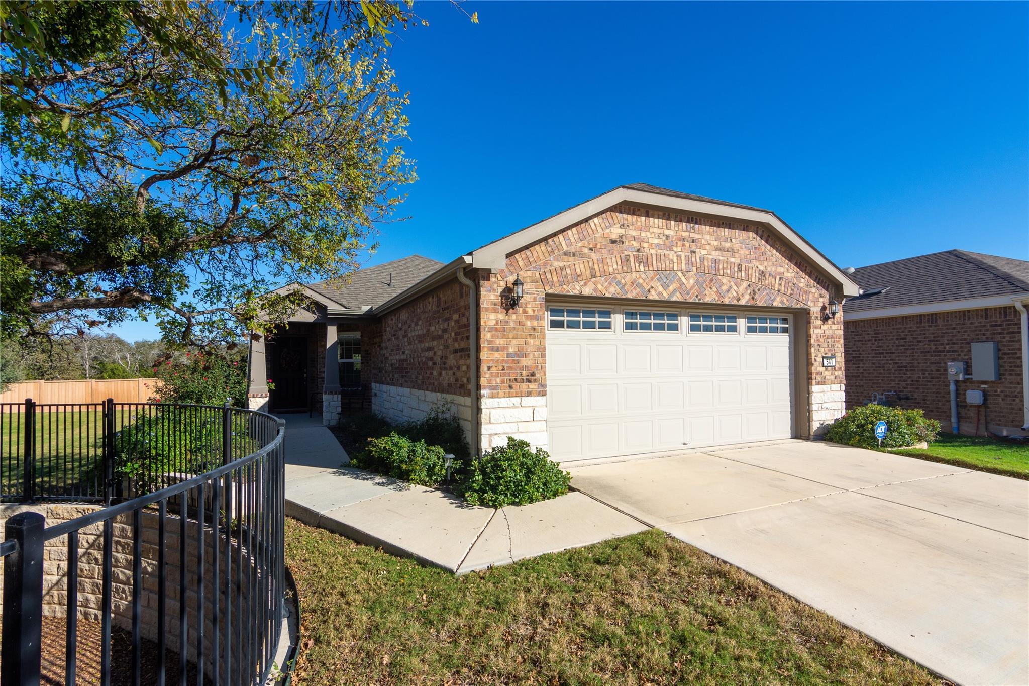 541 Rockport St Property Photo
