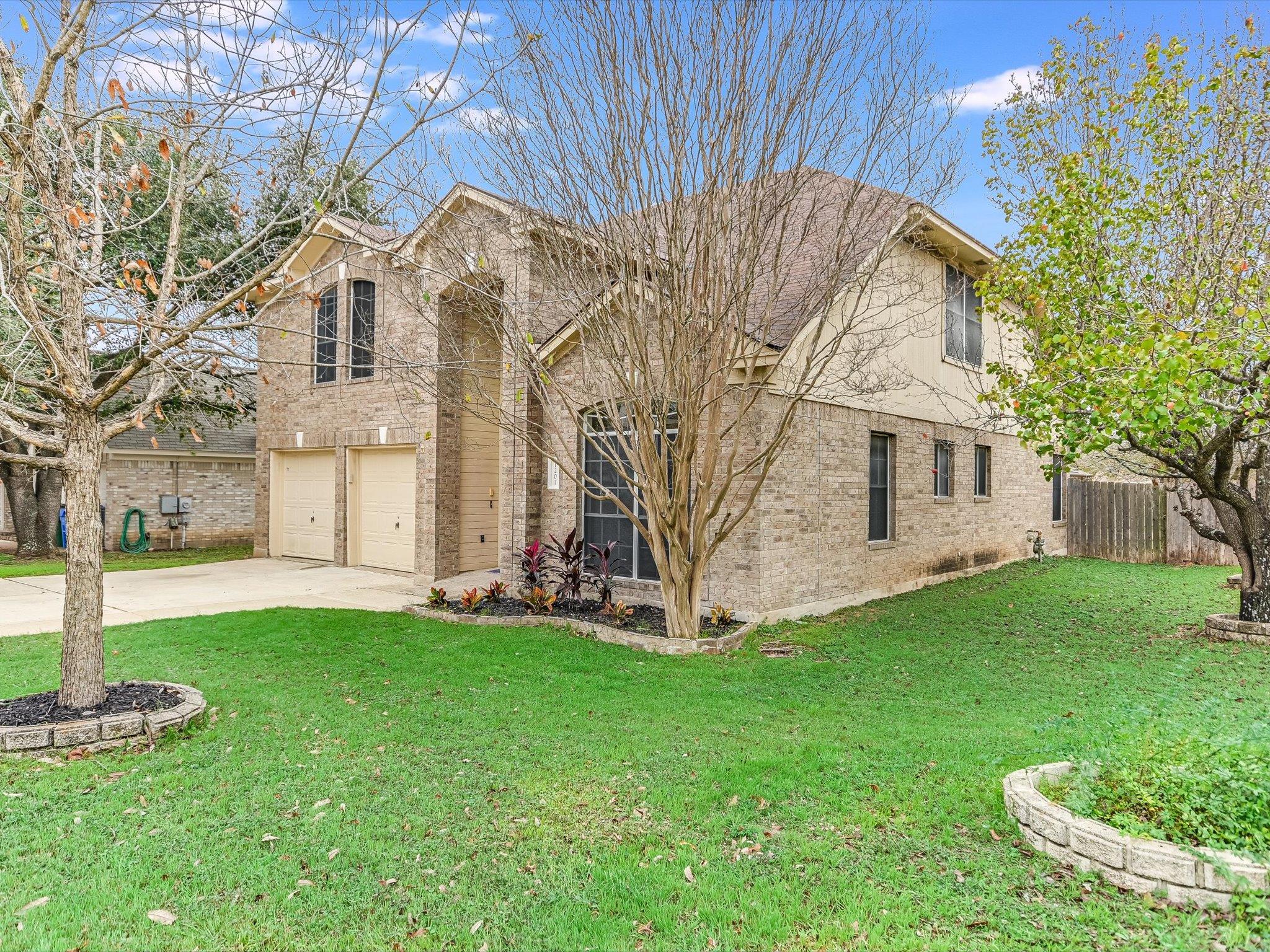 1201 Marigold Way Property Photo 2