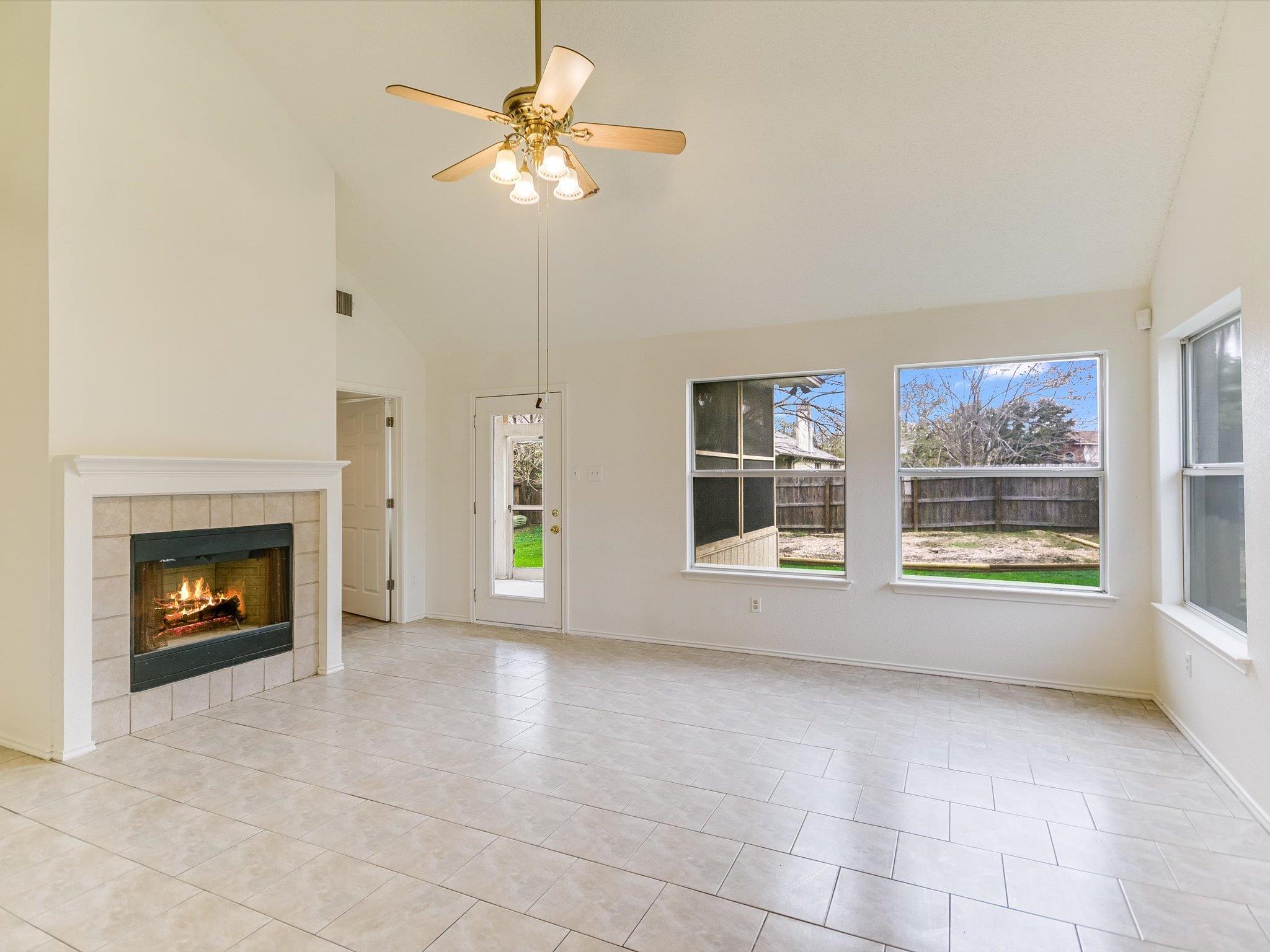 1201 Marigold Way Property Photo 4