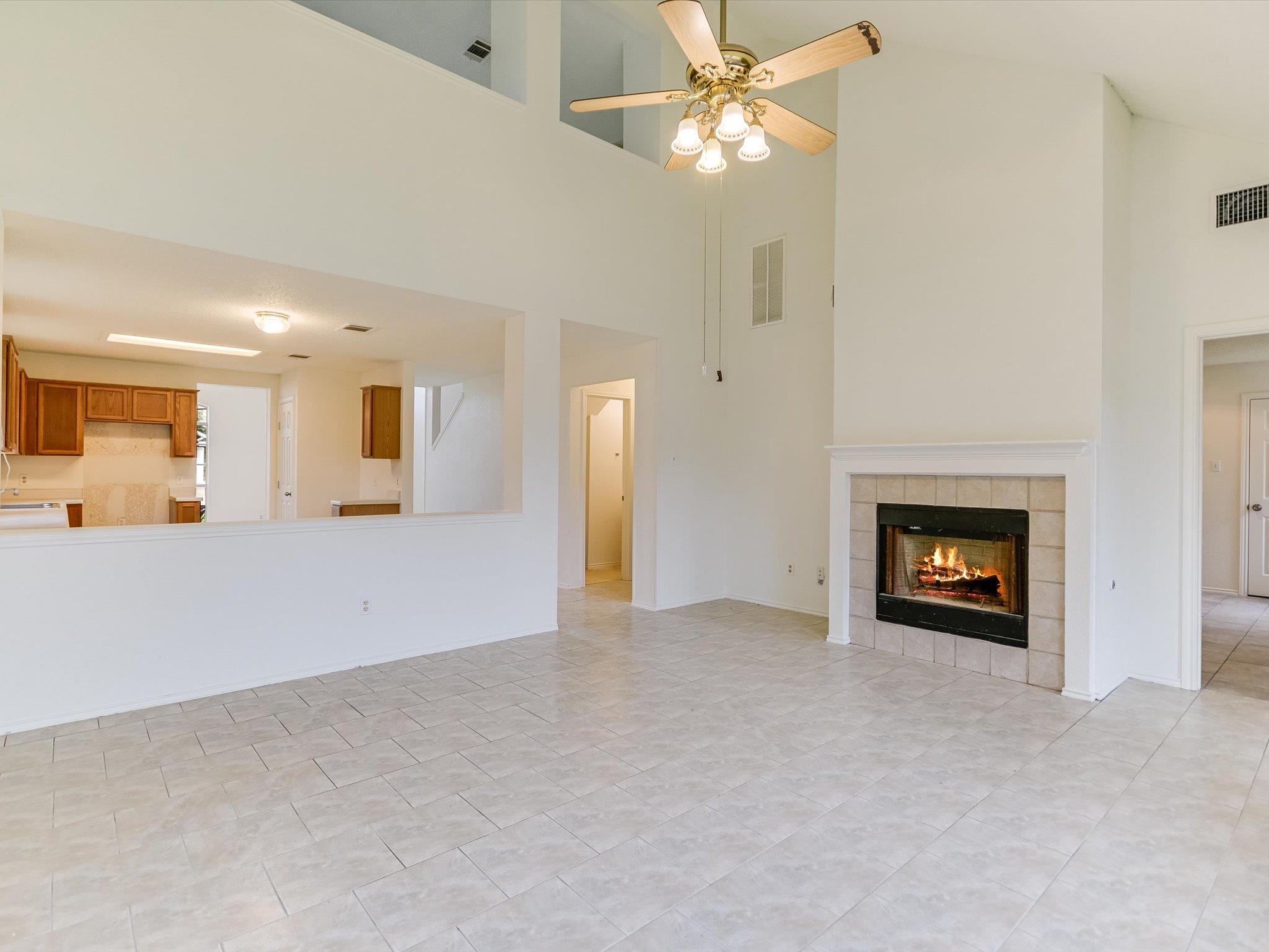 1201 Marigold Way Property Photo 5