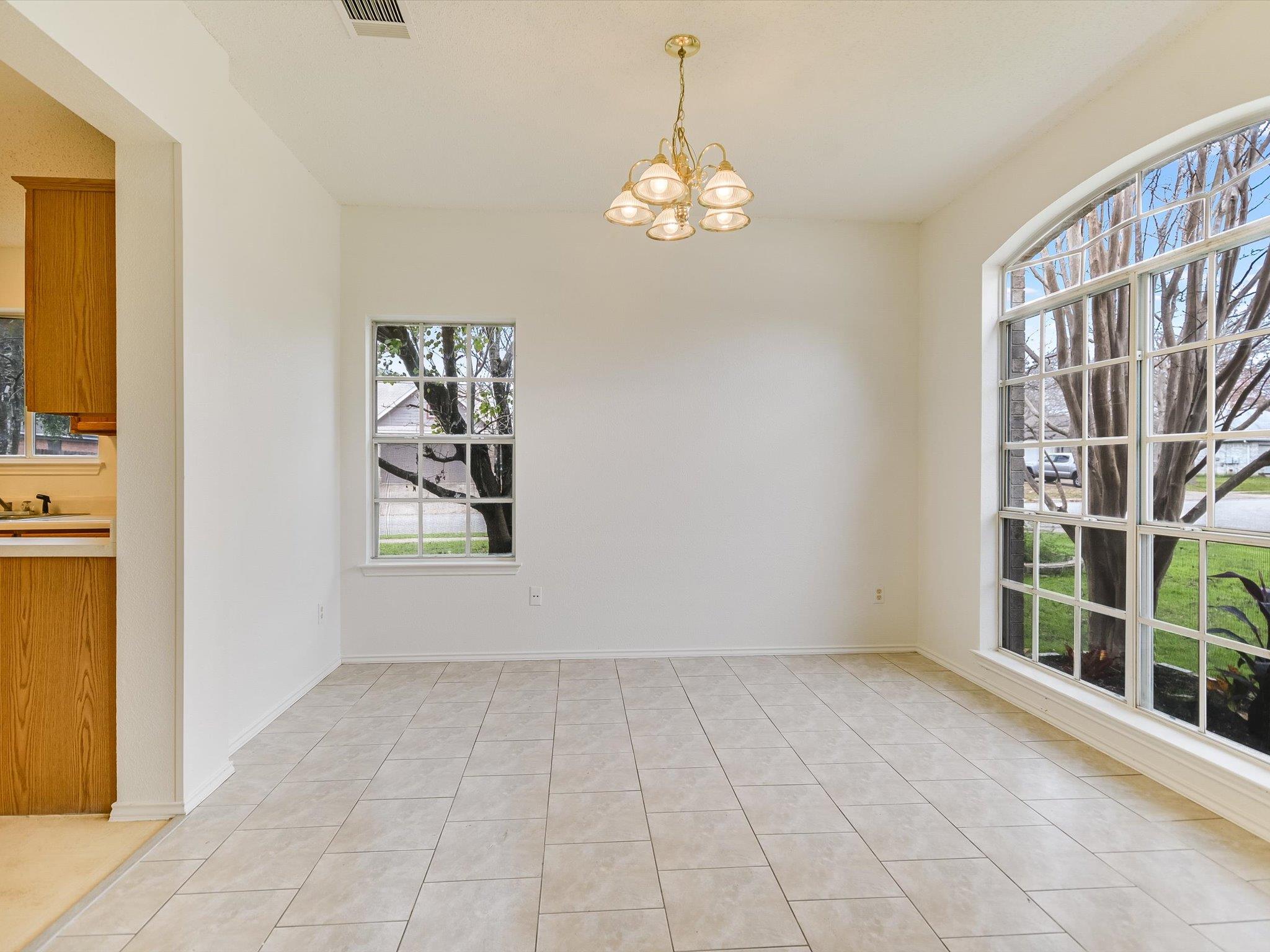 1201 Marigold Way Property Photo 6