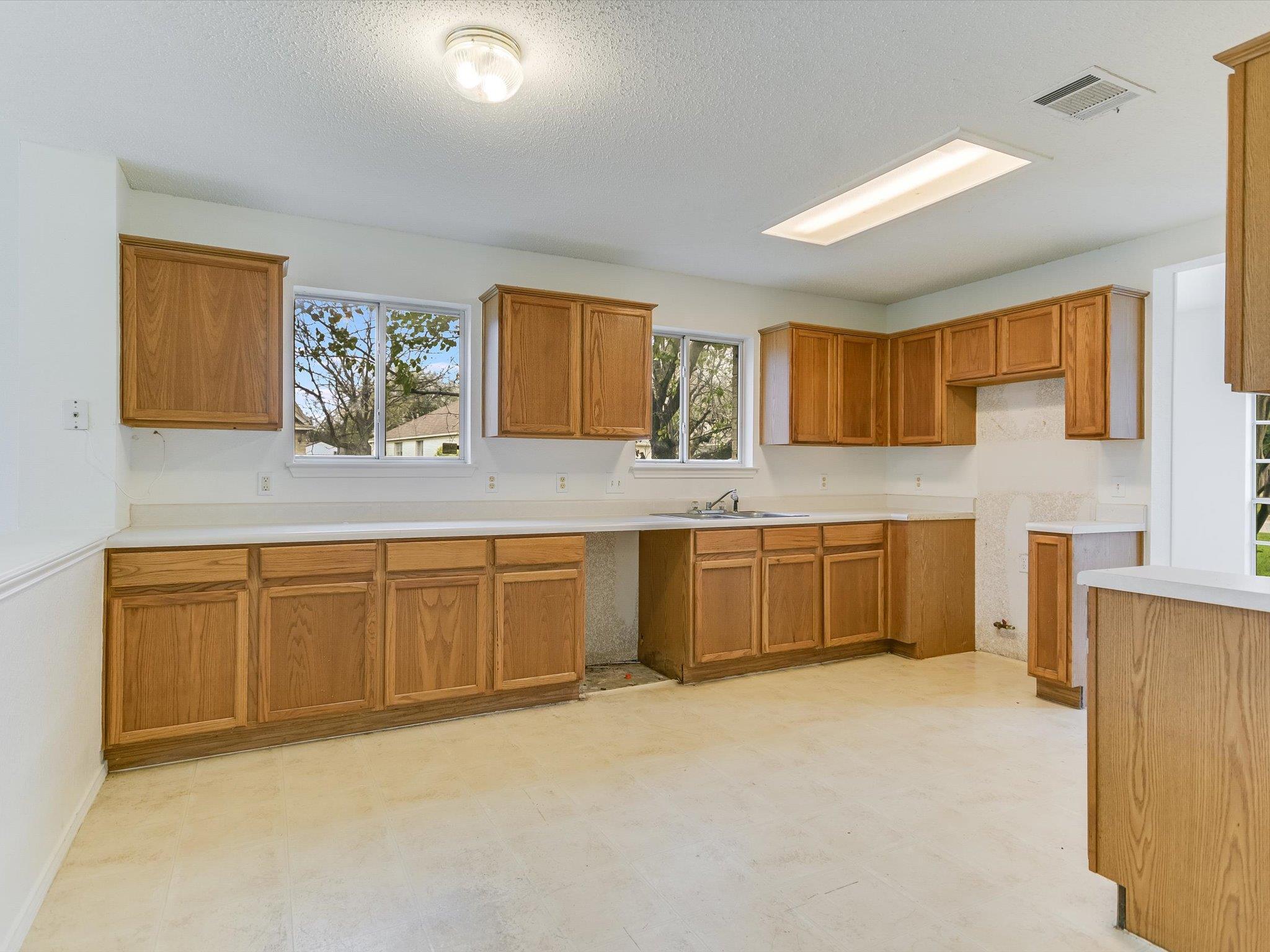 1201 Marigold Way Property Photo 8