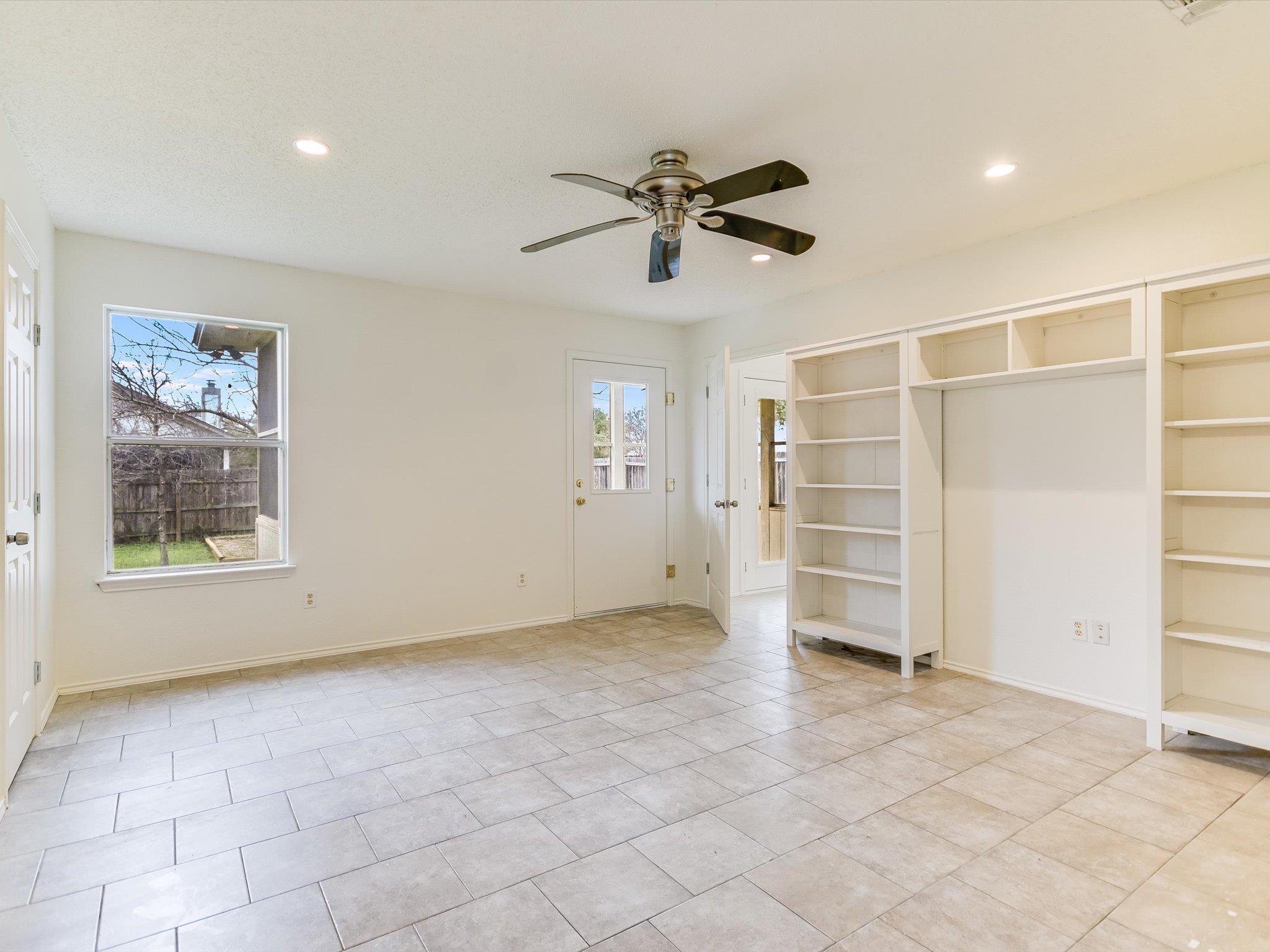 1201 Marigold Way Property Photo 9