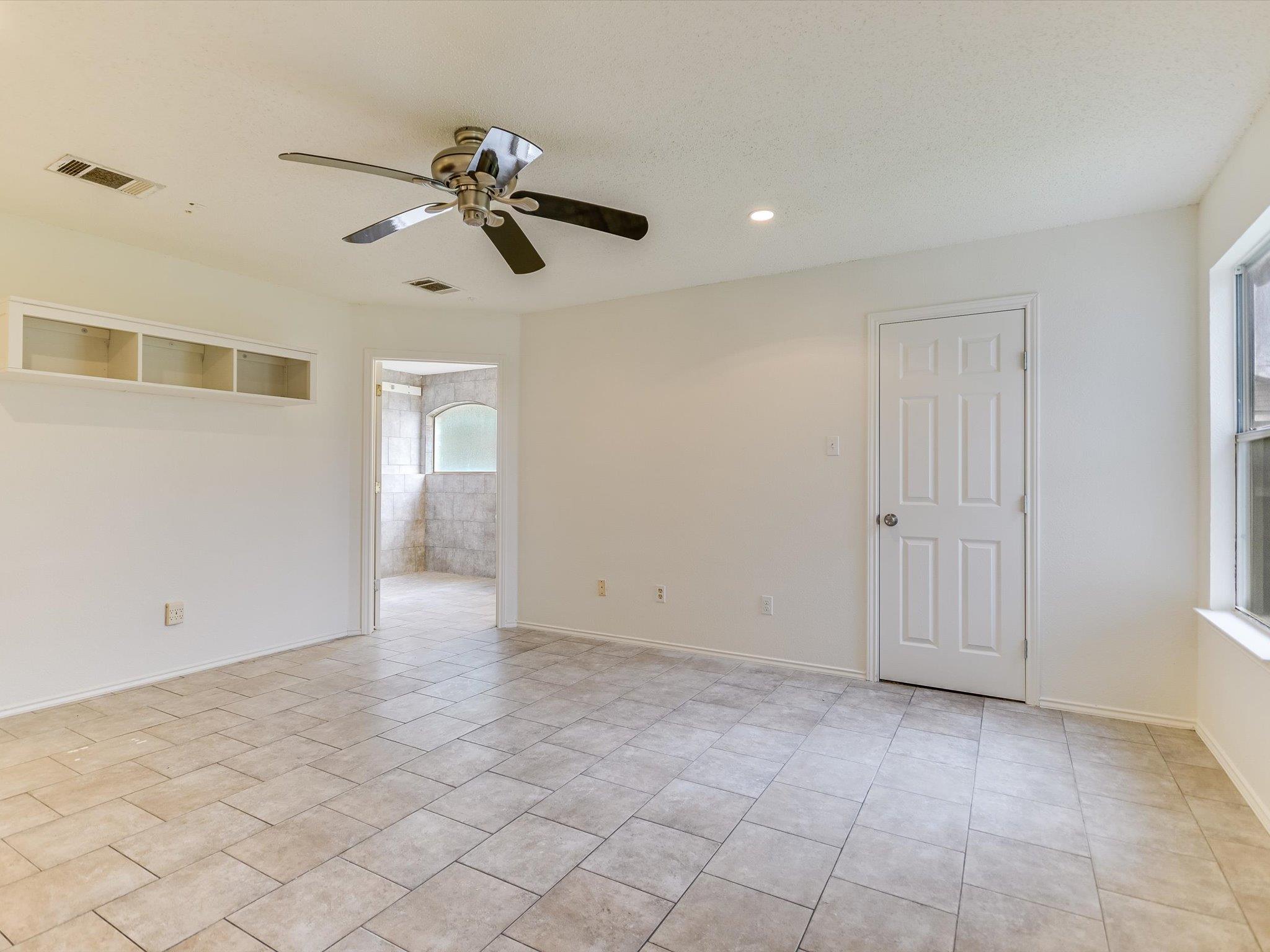 1201 Marigold Way Property Photo 10
