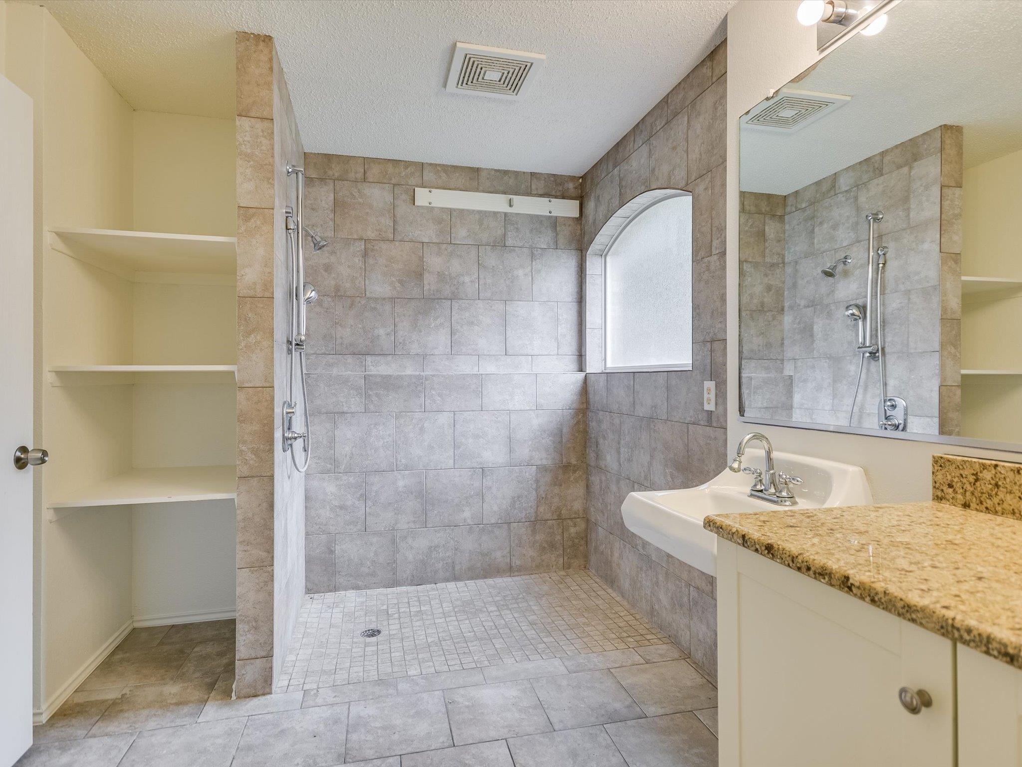 1201 Marigold Way Property Photo 11