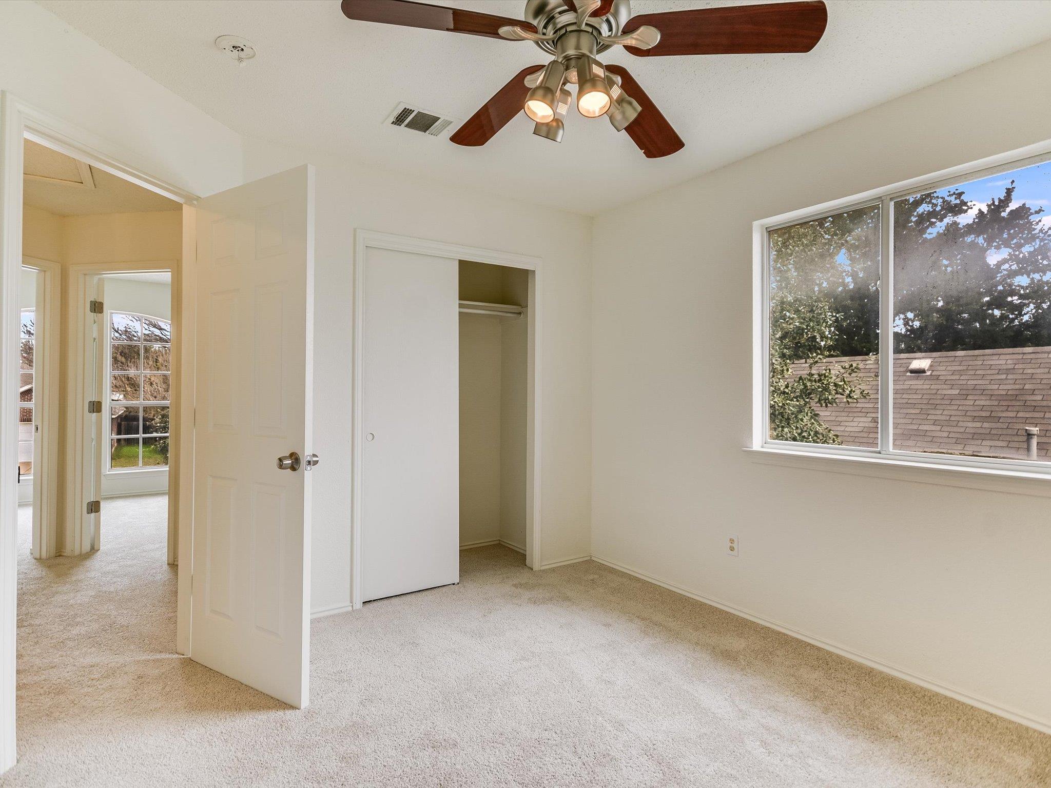 1201 Marigold Way Property Photo 13