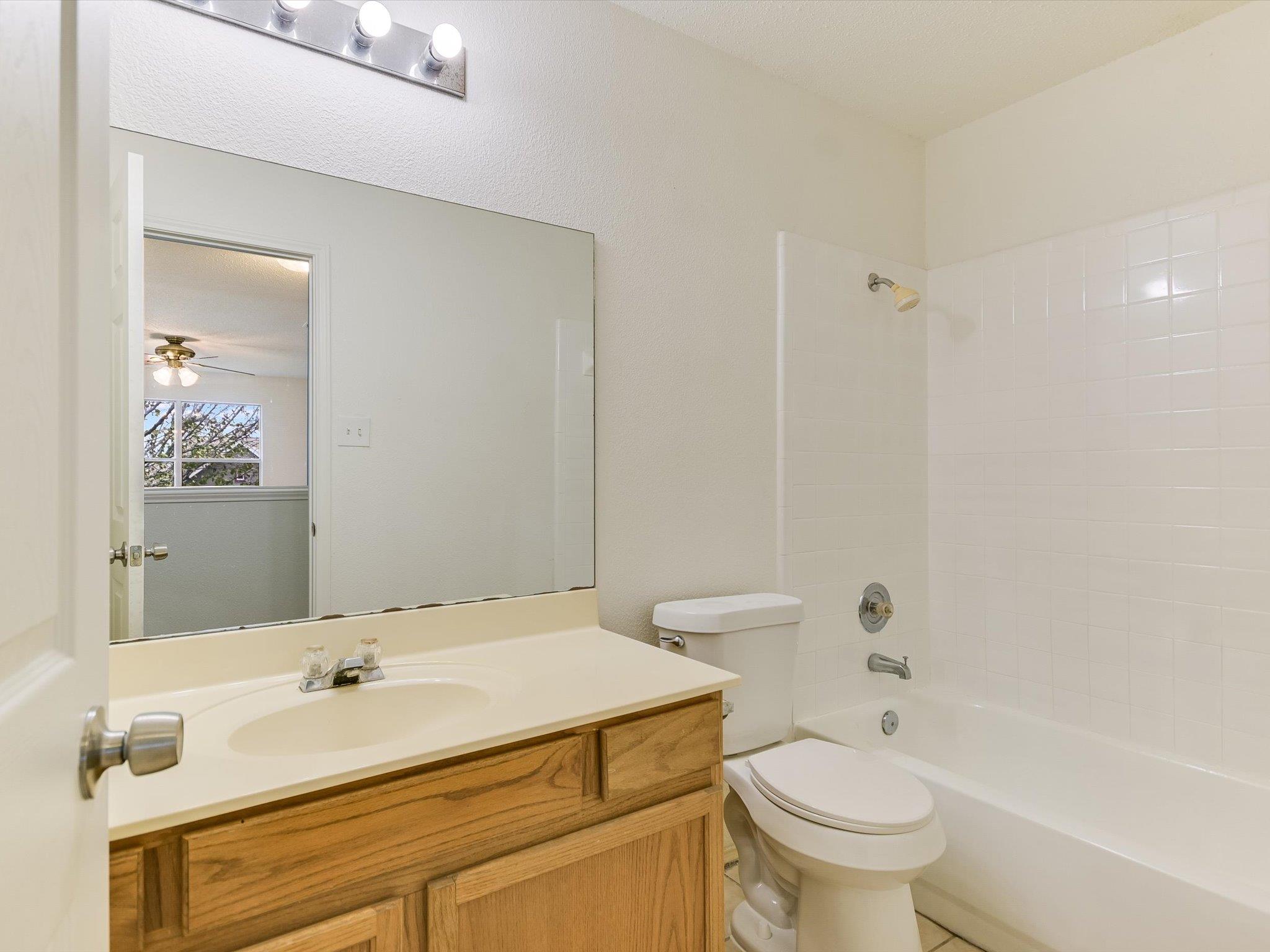 1201 Marigold Way Property Photo 14