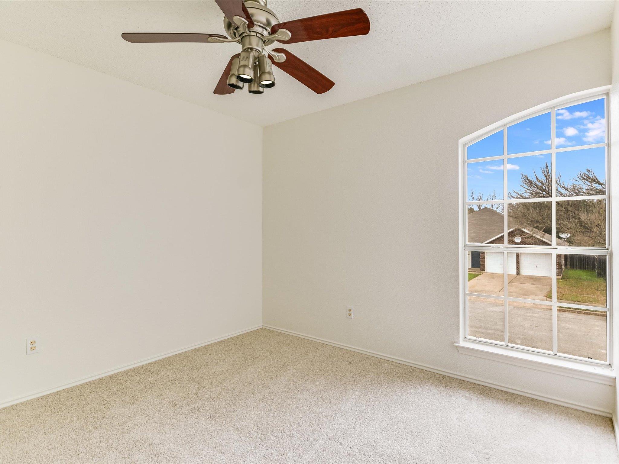 1201 Marigold Way Property Photo 16