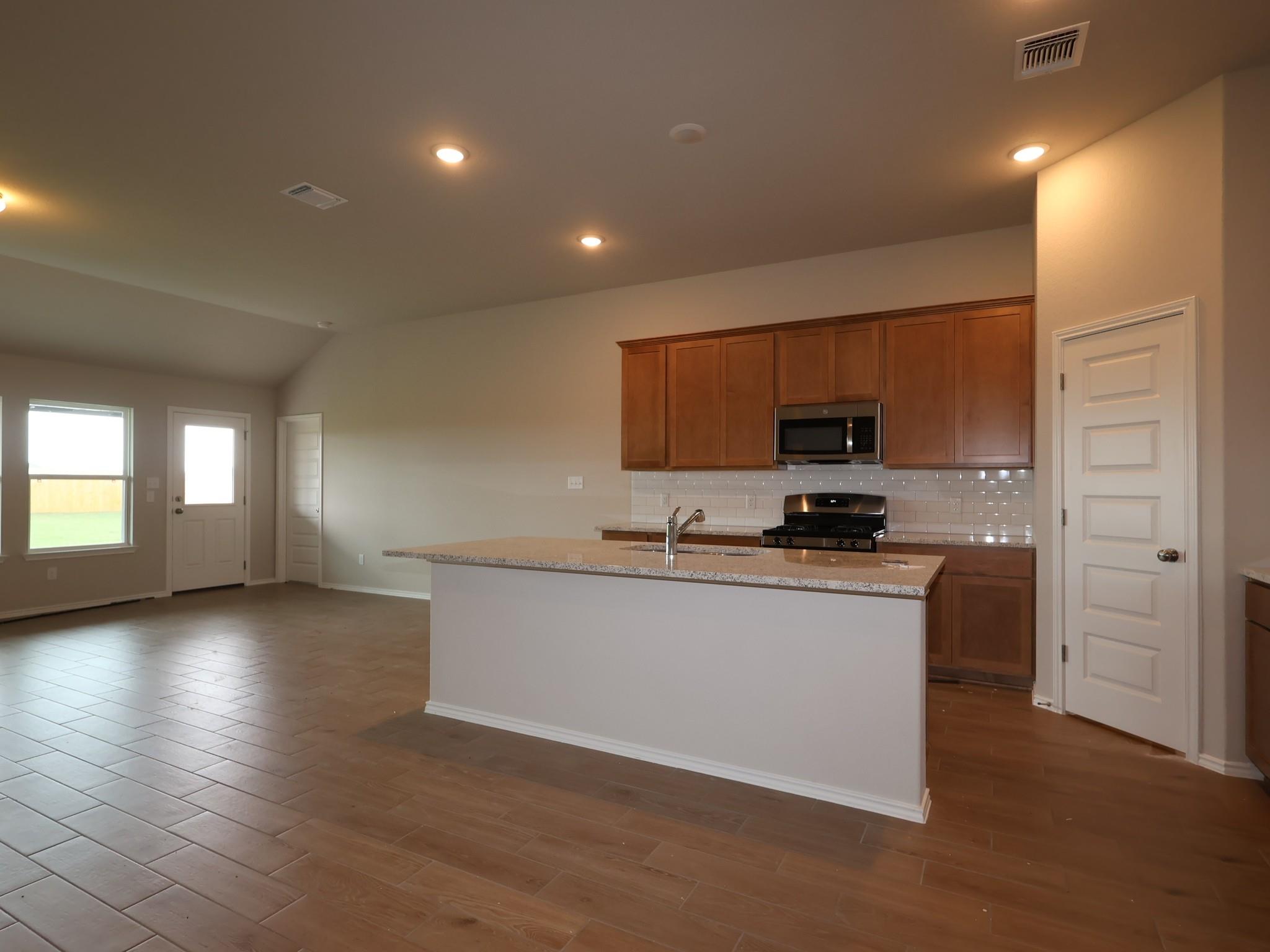 20009 Cornyn Ln Property Photo 6