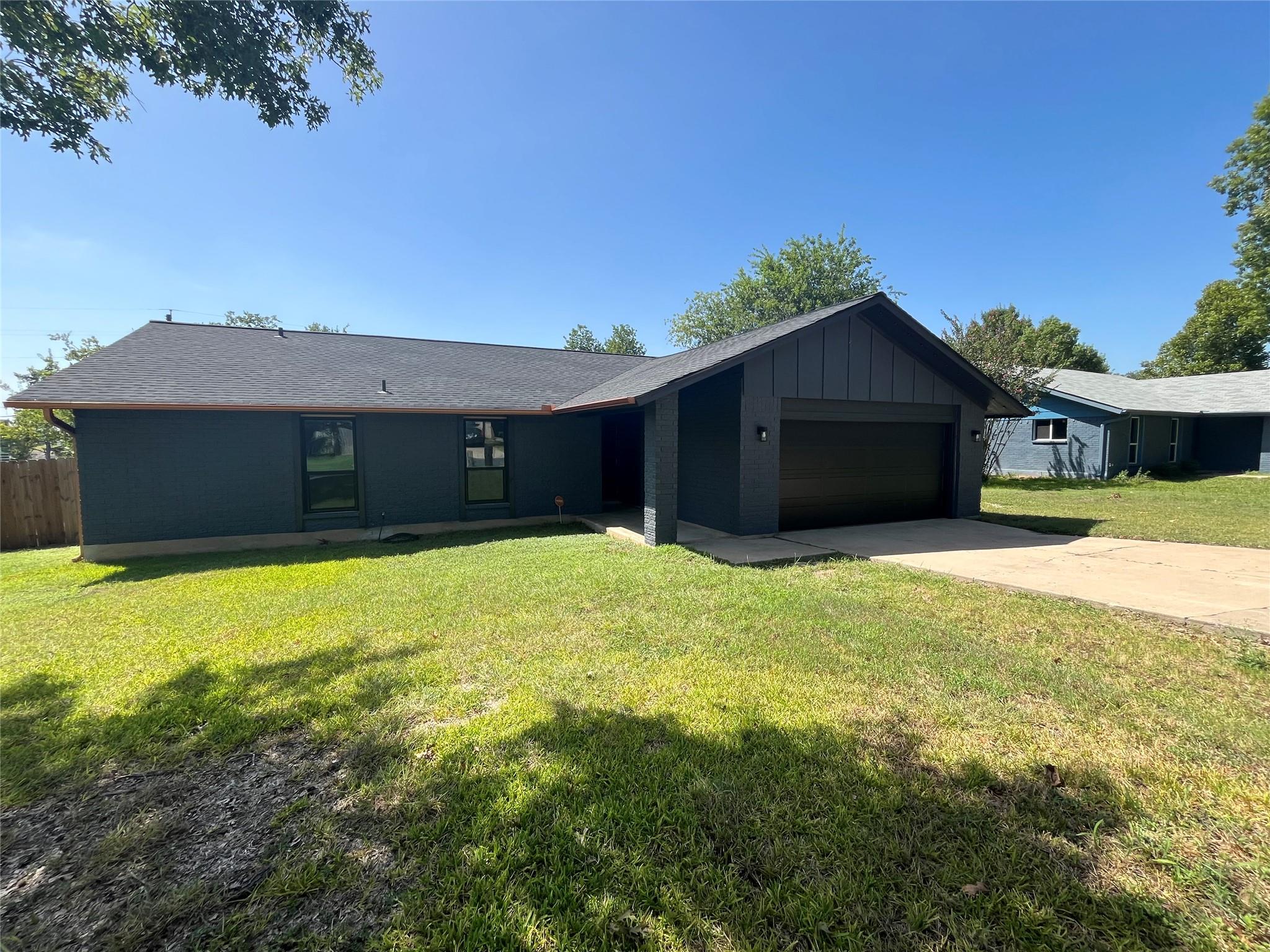 322 Mcclendon Dr Property Photo 1