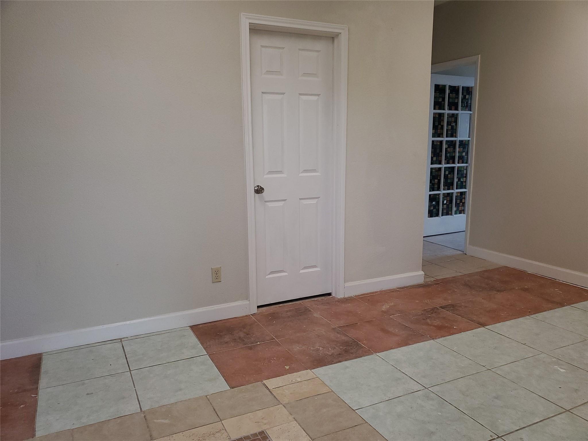 611 Carpenter Ave #105 Property Photo 3