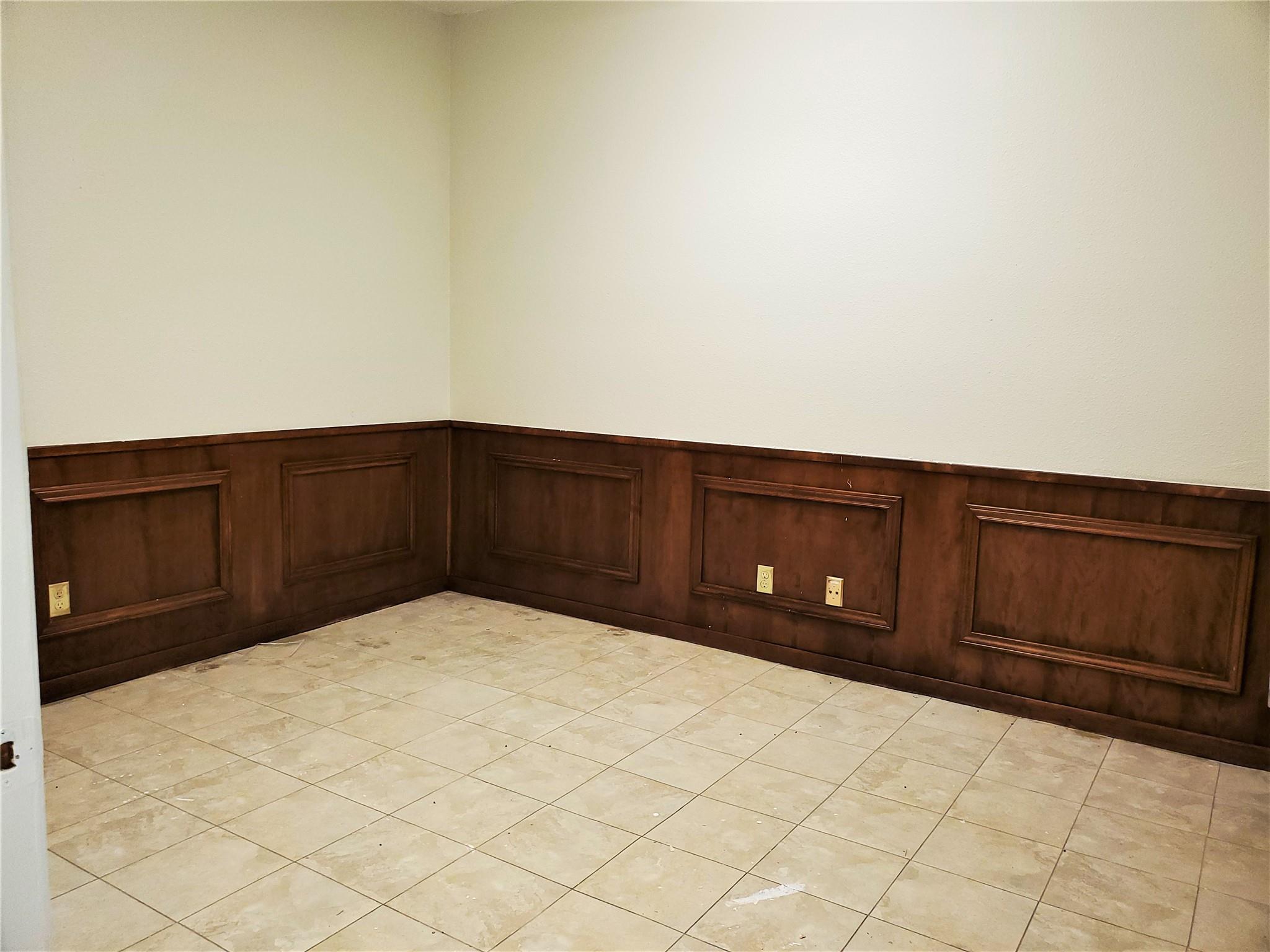 611 Carpenter Ave #105 Property Photo 5