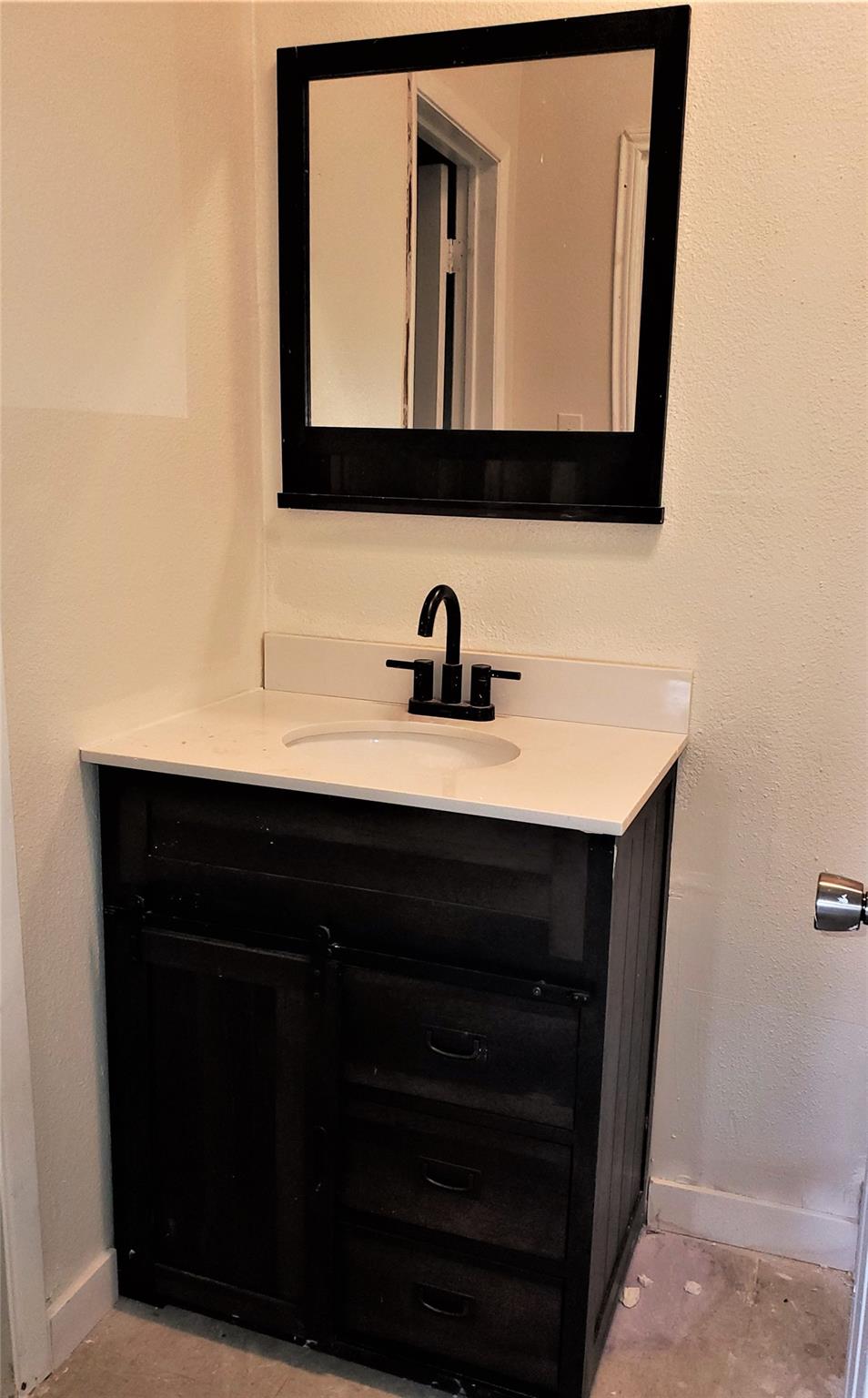 611 Carpenter Ave #105 Property Photo 8
