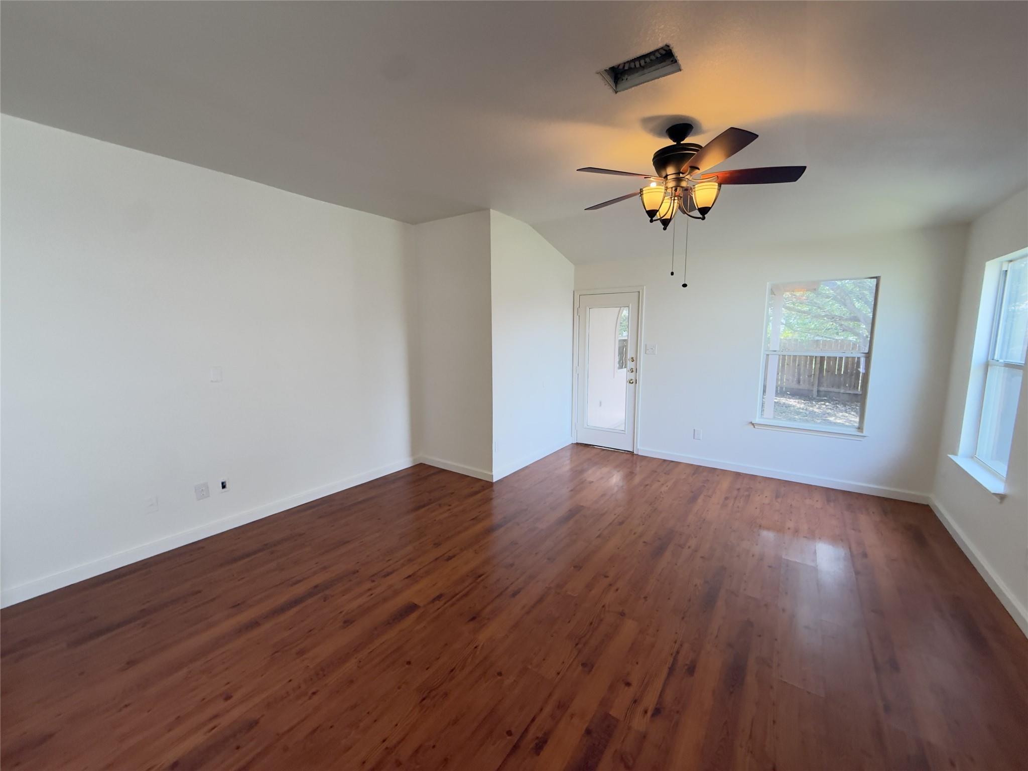 339 Oxford Dr Property Photo 3