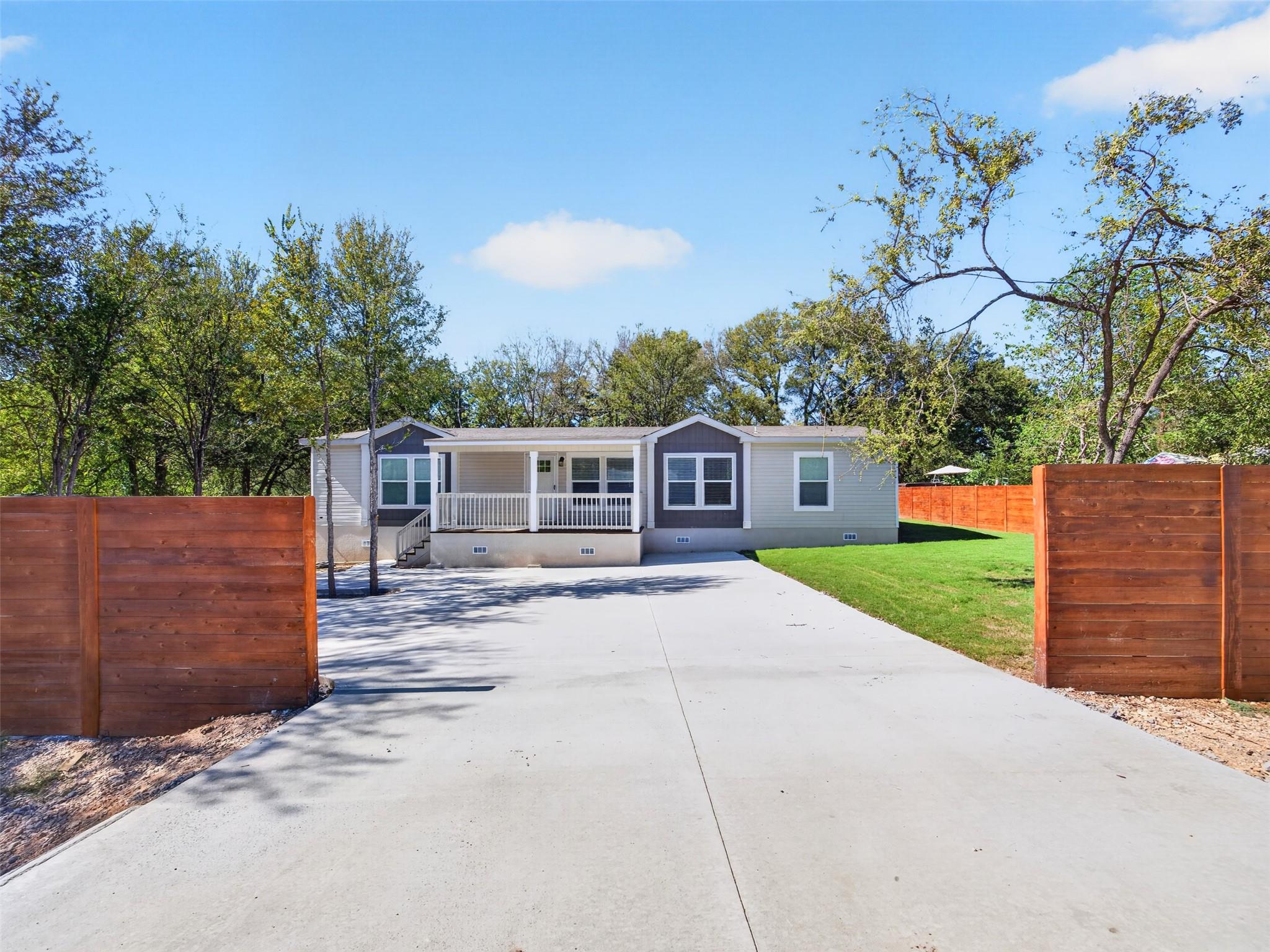 5006 N Imperial Dr Property Photo 1