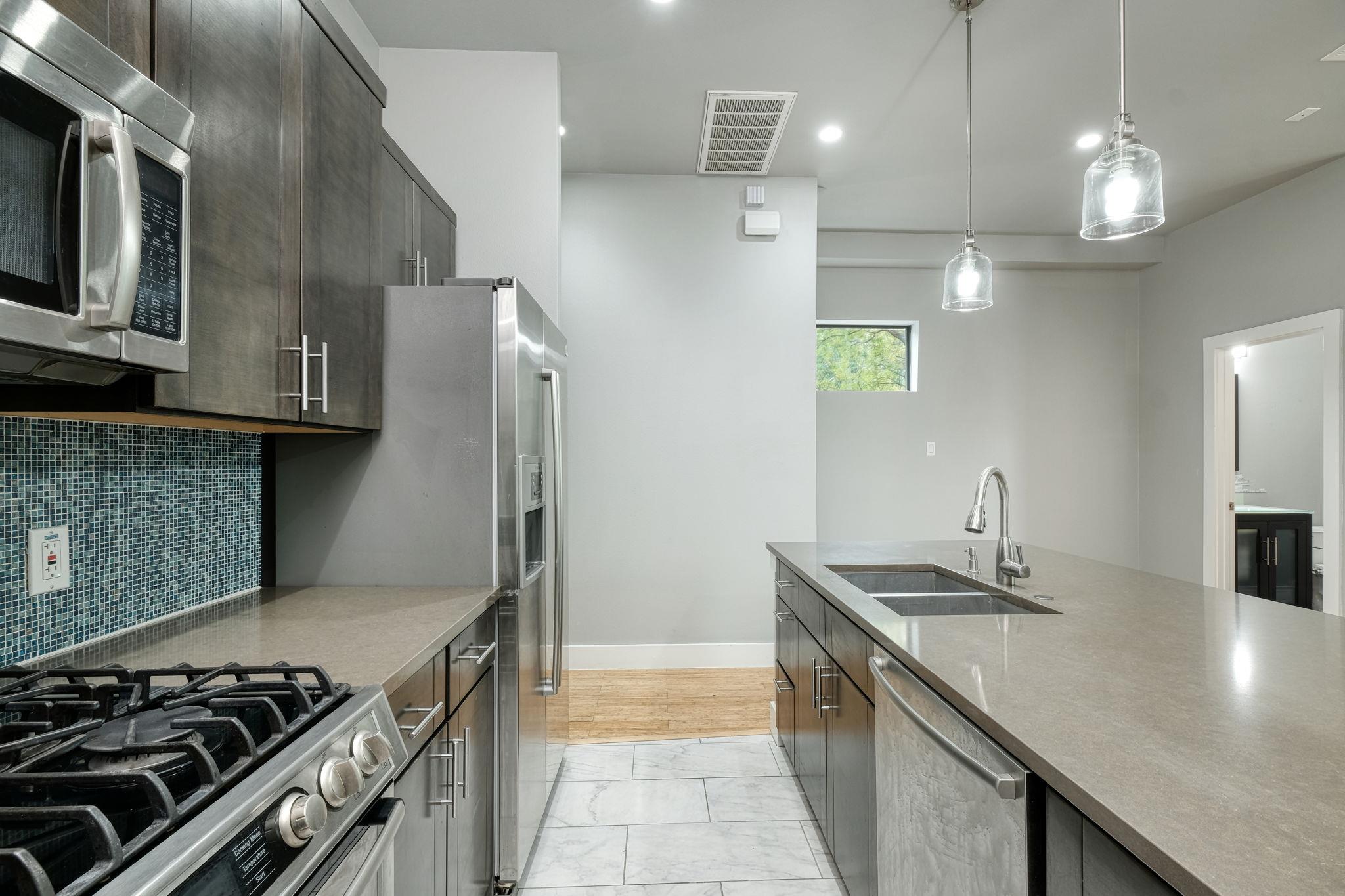 3000 Speedway St #e Property Photo 3