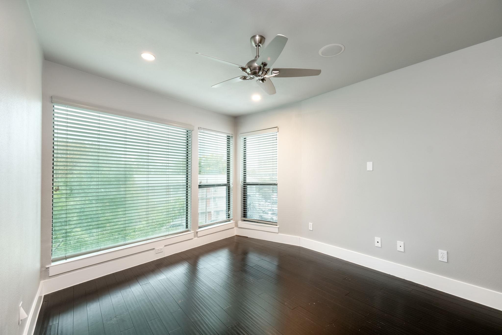 3000 Speedway St #e Property Photo 6