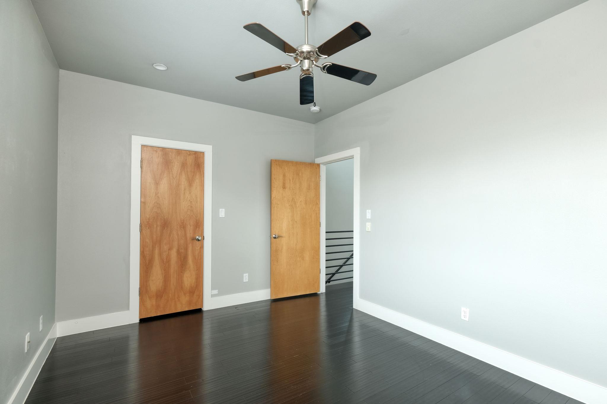3000 Speedway St #e Property Photo 9