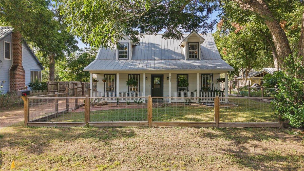 904 Spring St Property Photo 7