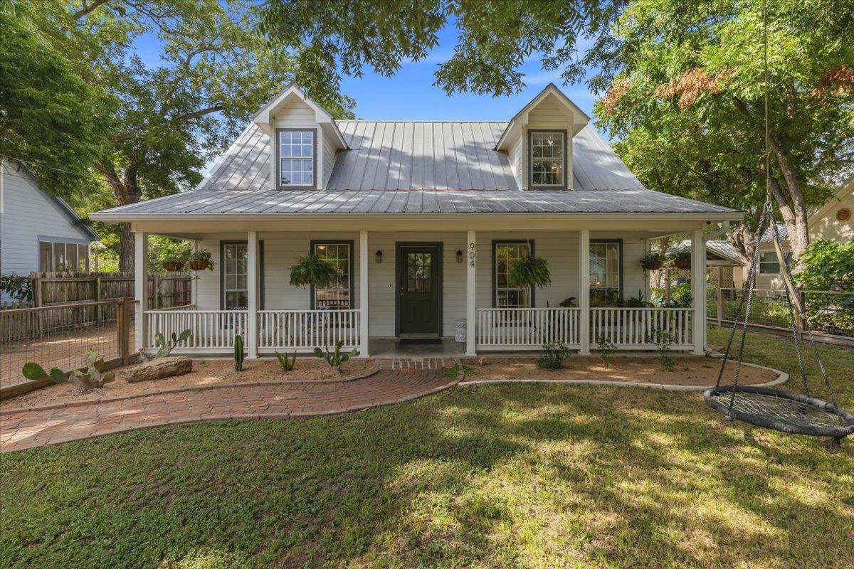 904 Spring St Property Photo 9