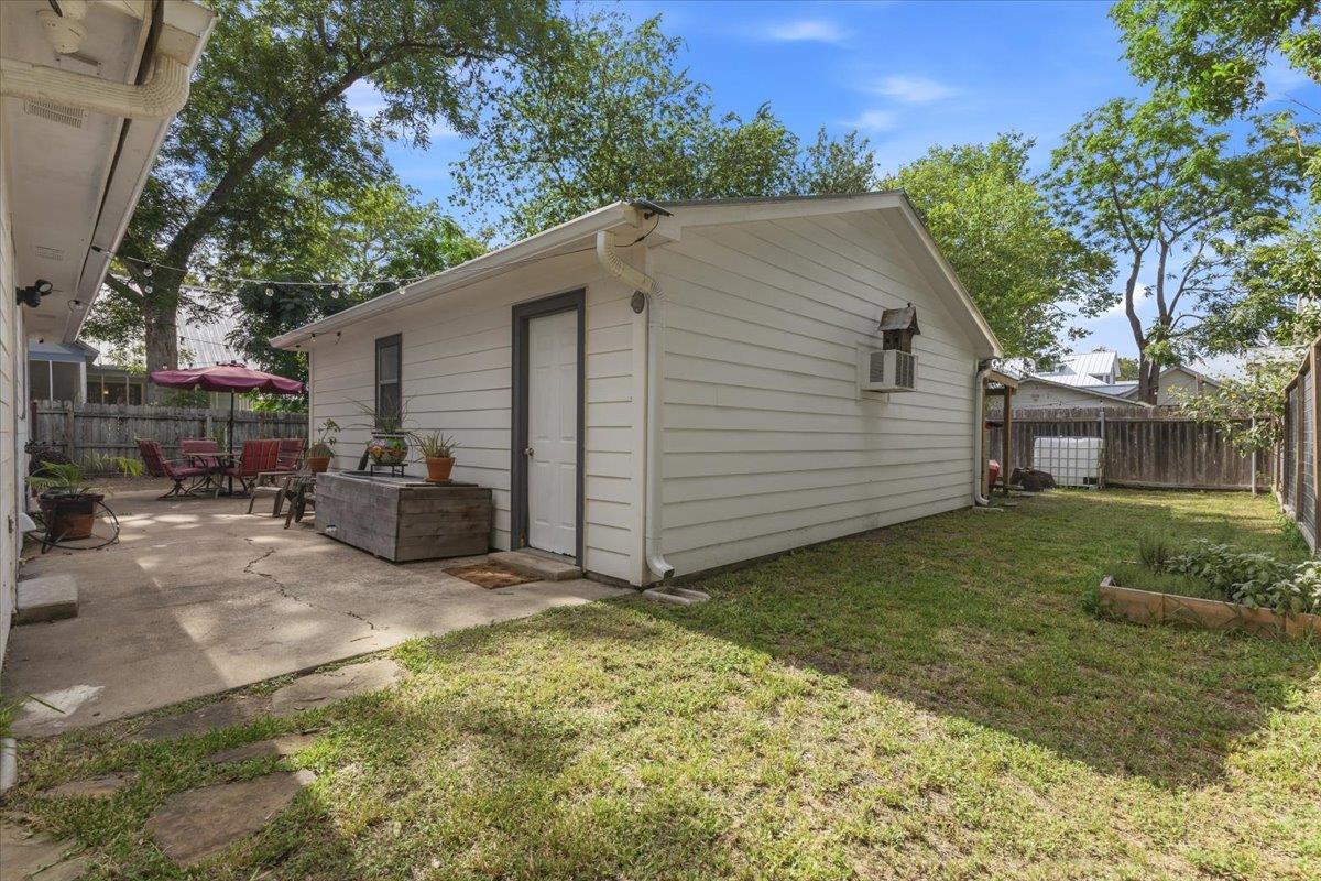 904 Spring St Property Photo 30