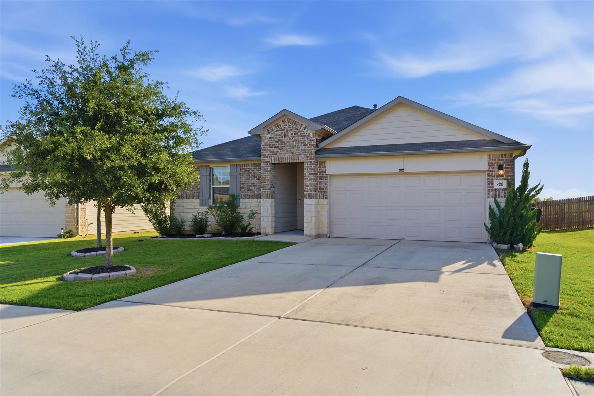 220 Apache Plum Dr Property Photo 2