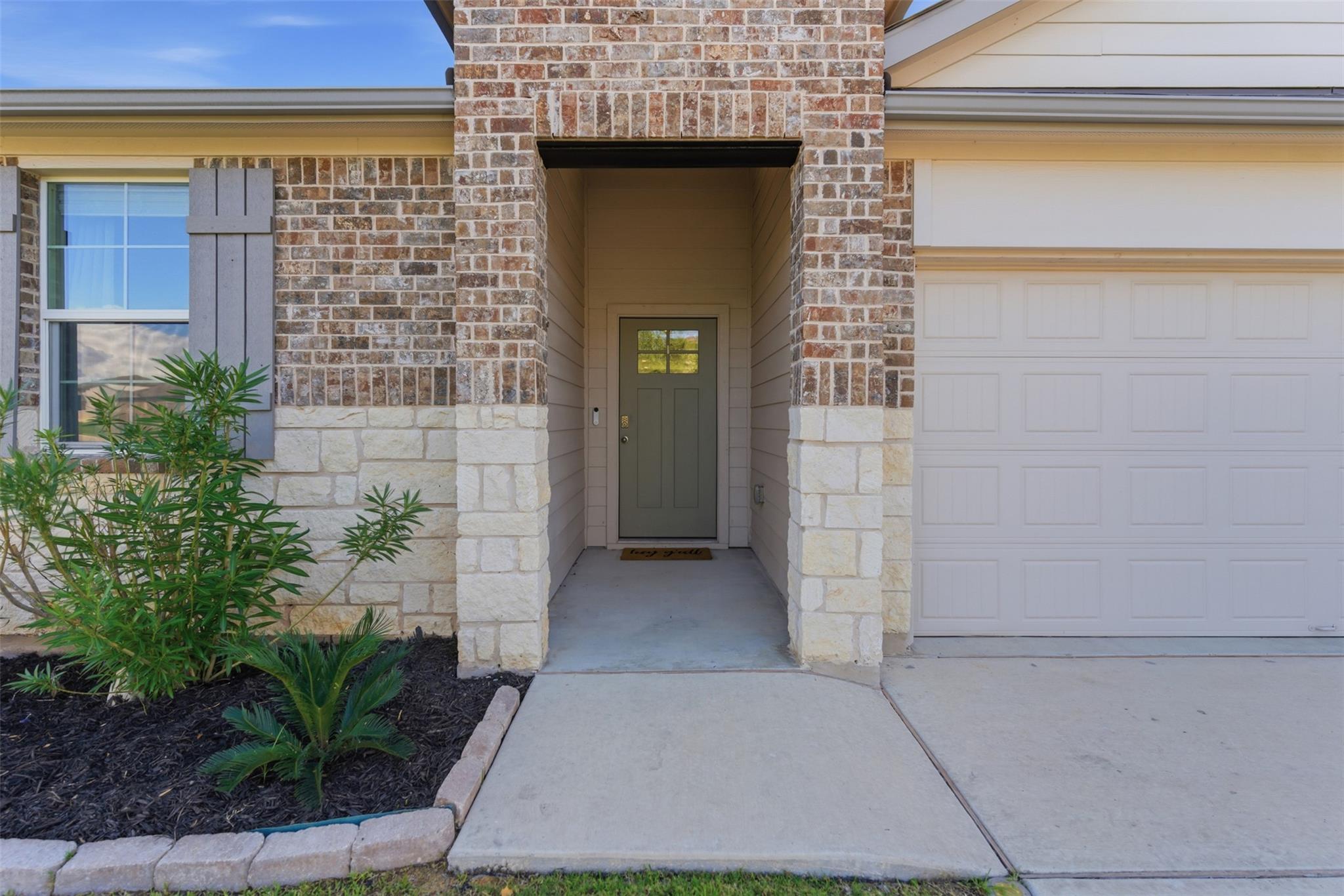 220 Apache Plum Dr Property Photo 4
