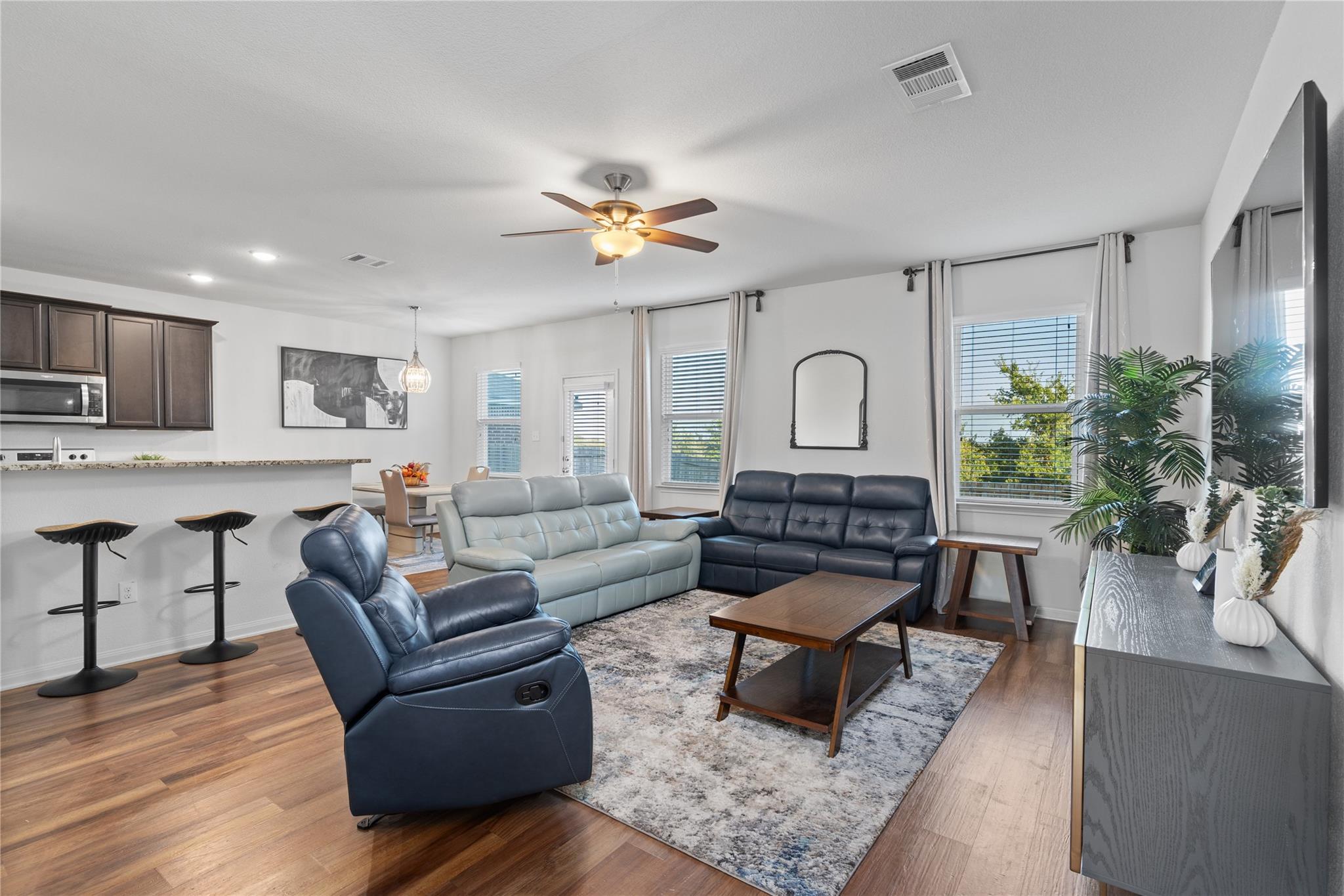 20205 Grover Cleveland Way Property Photo 6