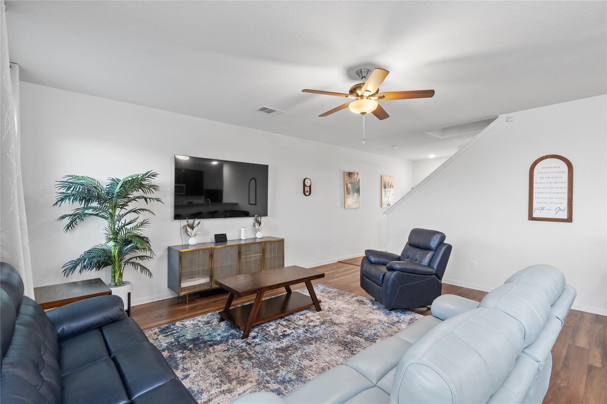 20205 Grover Cleveland Way Property Photo 7