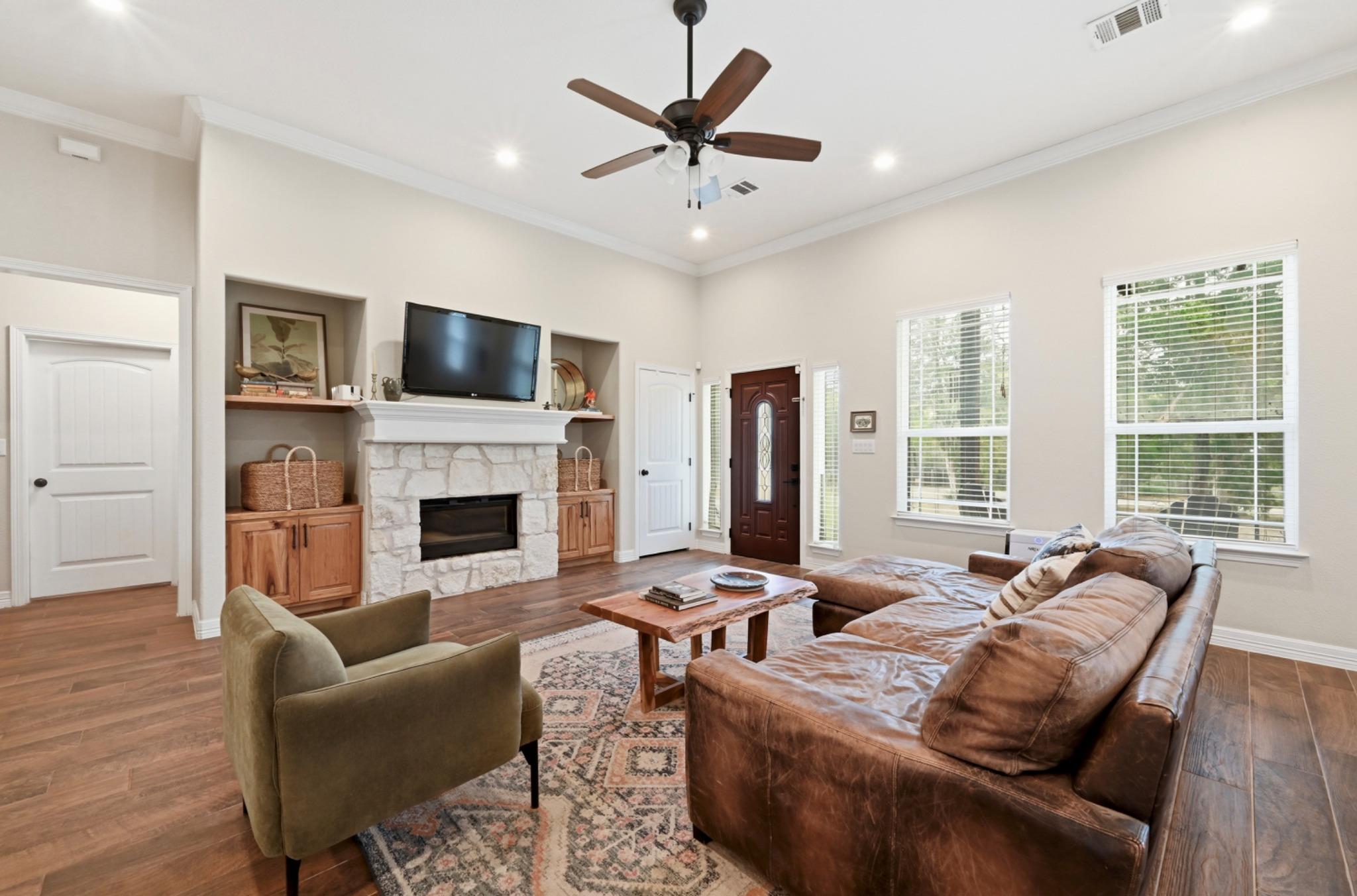 202 Cedar Hills Dr Property Photo 6