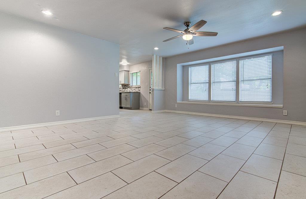 12111 Missel Thrush Ct Property Photo 6
