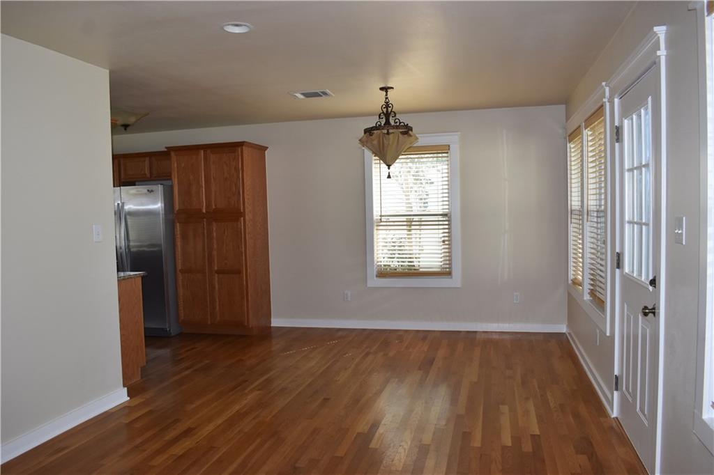 2109 Wright St Property Photo 8