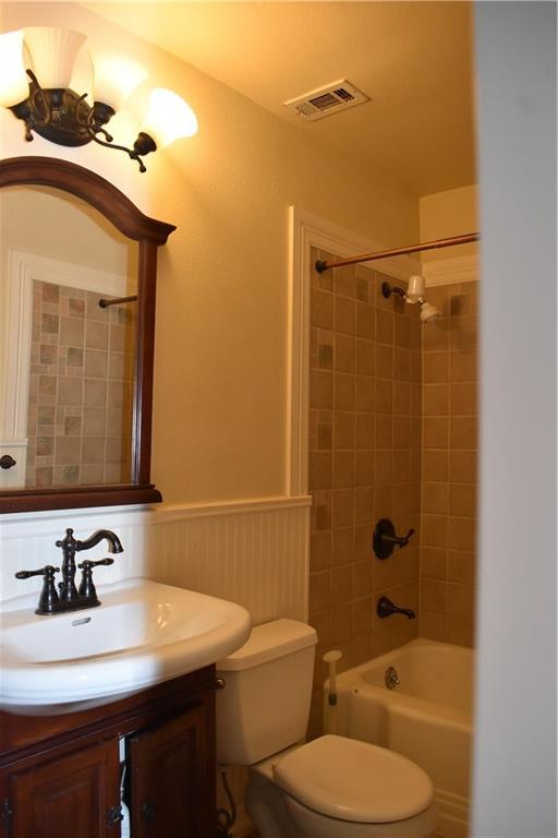 2109 Wright St Property Photo 13