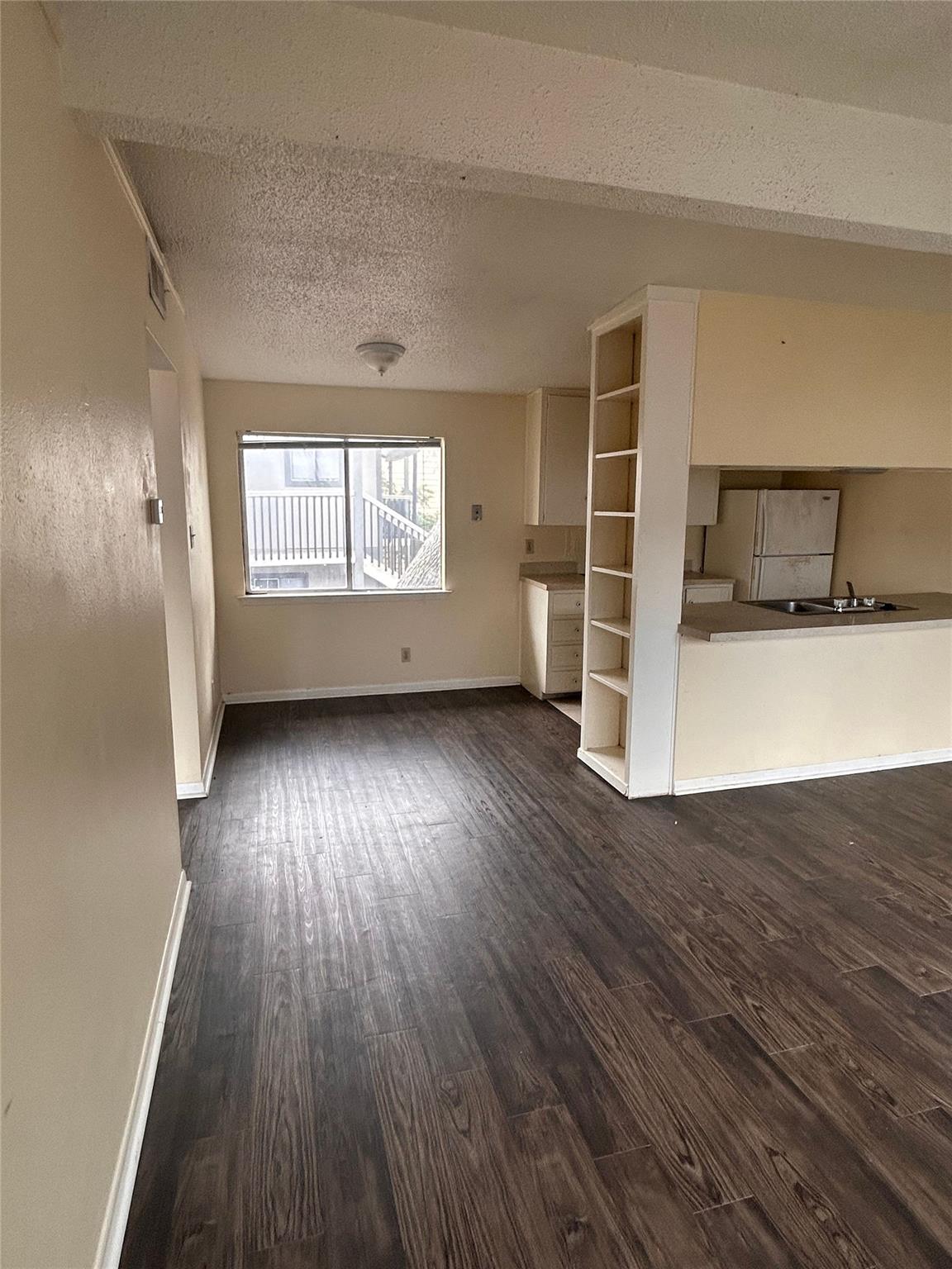 2408 Longview St #202 Property Photo 5