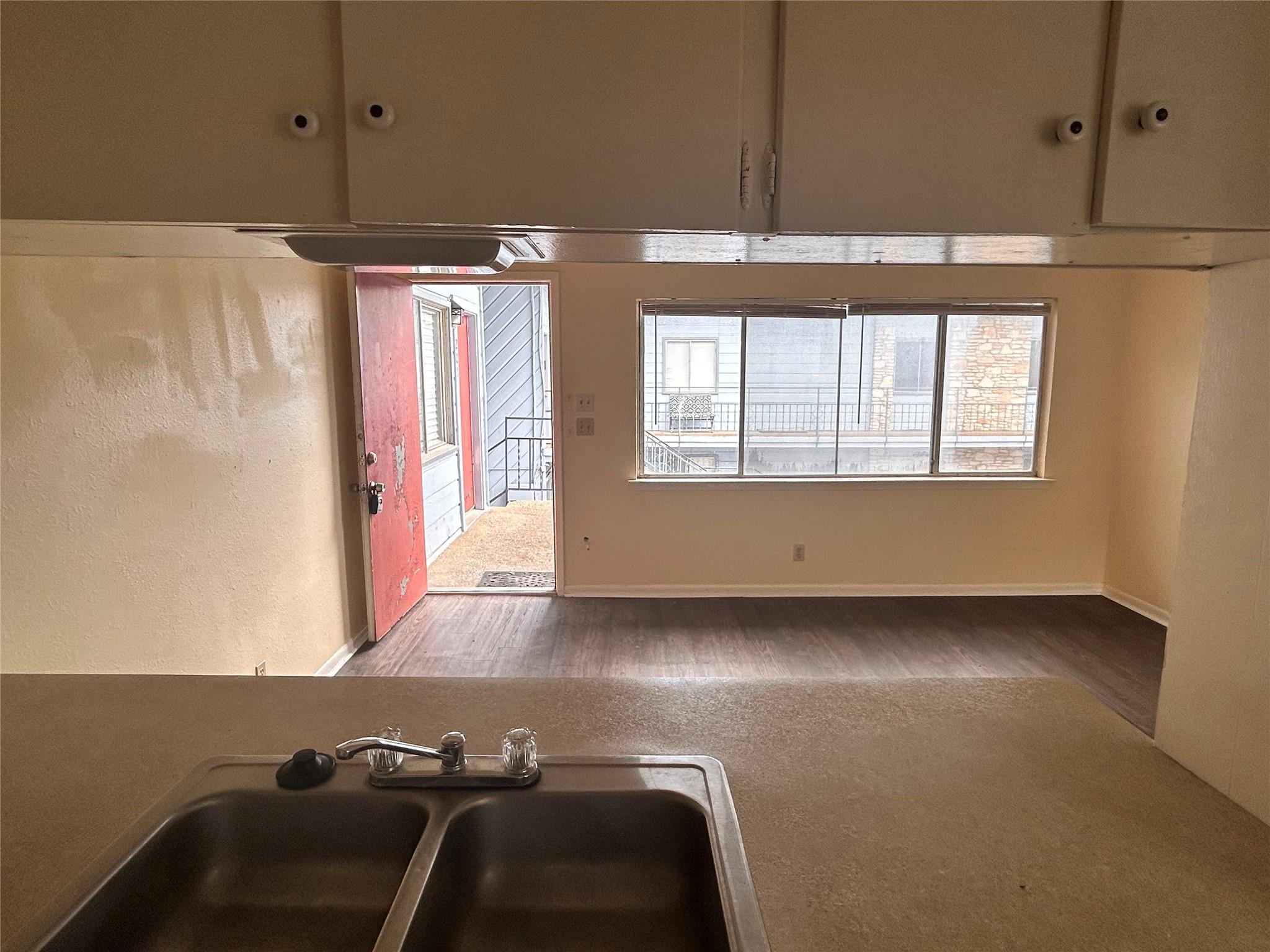 2408 Longview St #202 Property Photo 7