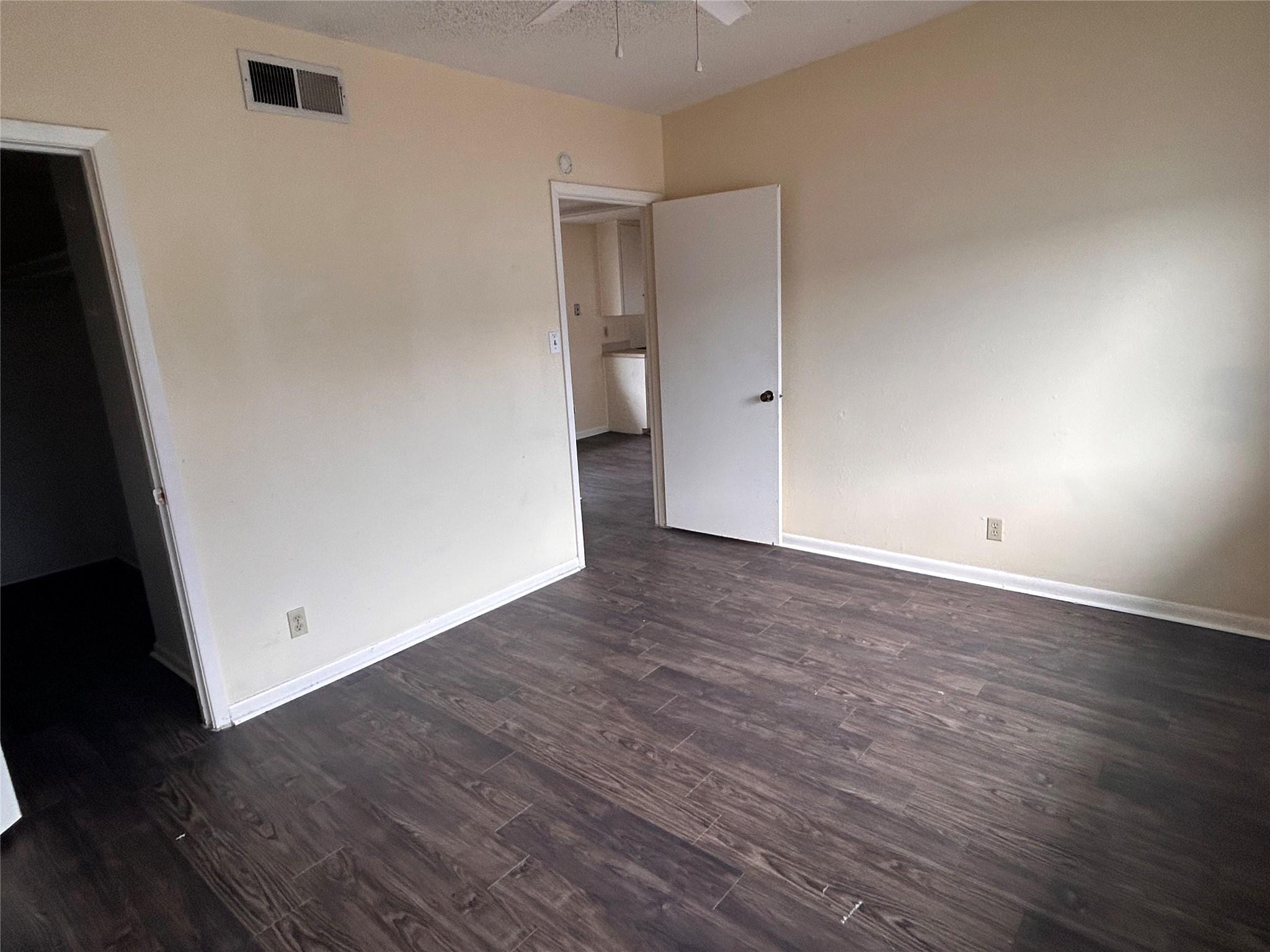 2408 Longview St #202 Property Photo 9