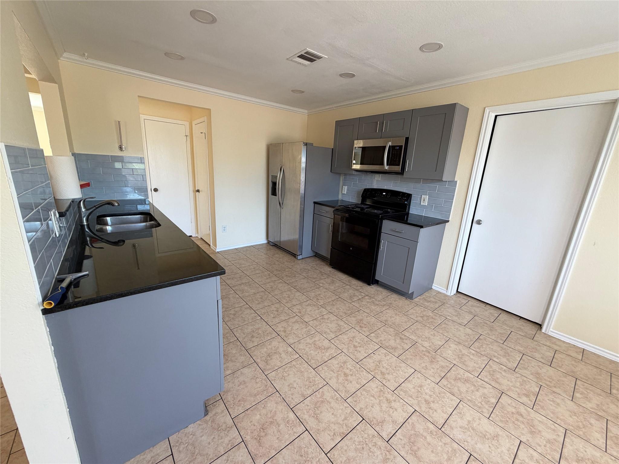 2203 Bluebonnet Dr Property Photo 6