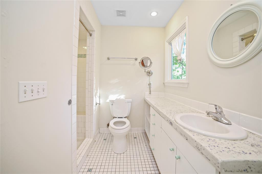 2716 E 22nd St #a Property Photo 4