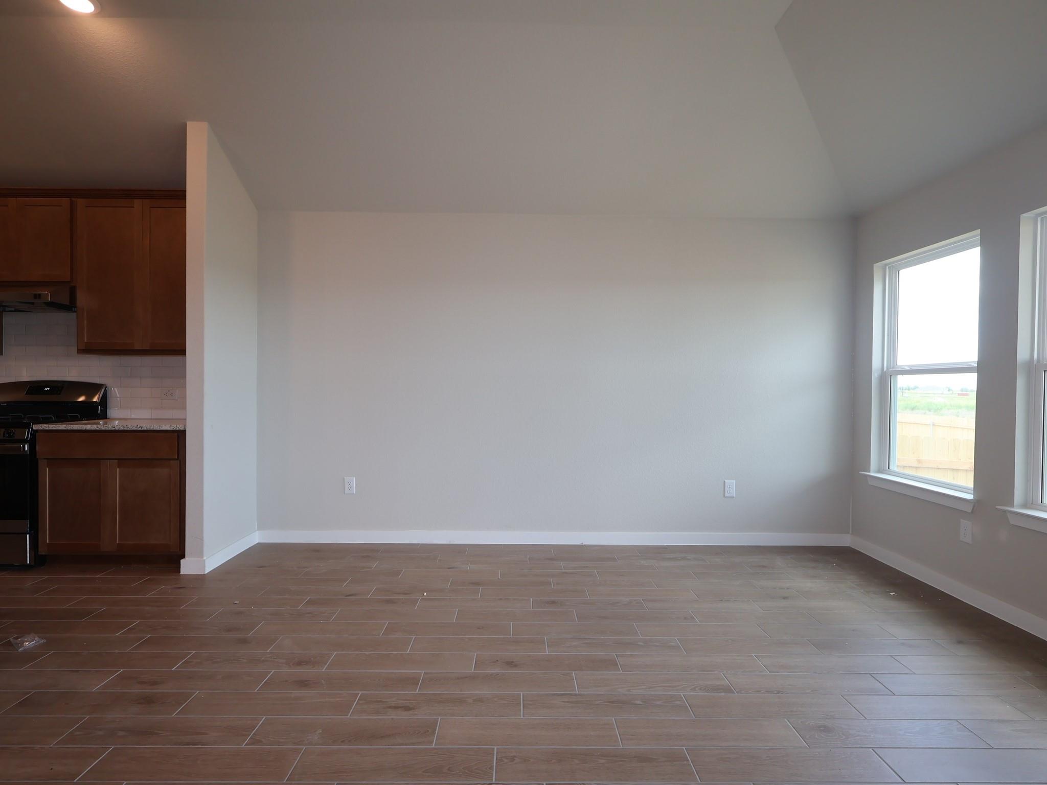 12304 Setting Peak Ln Property Photo 7