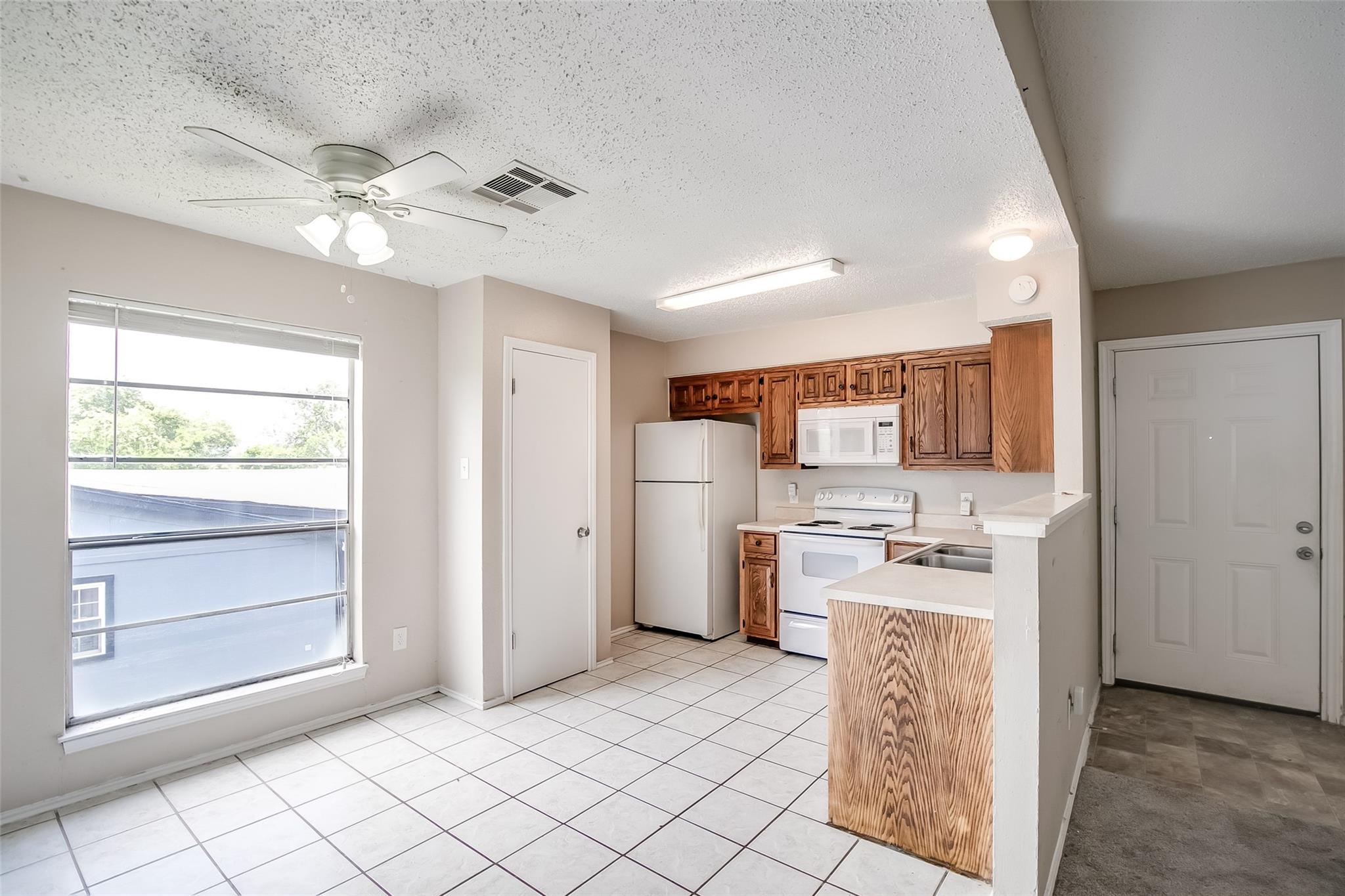8419 Riverstone Dr #d Property Photo 6