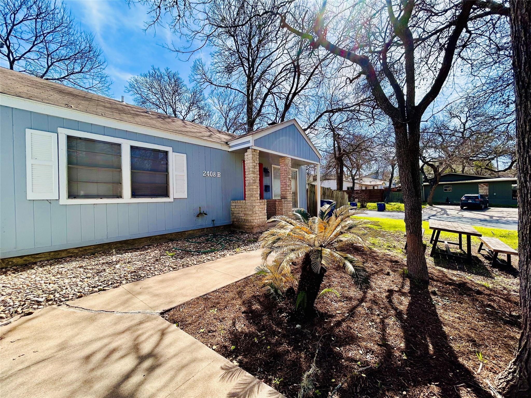 2408 La Casa Dr B Property Photo