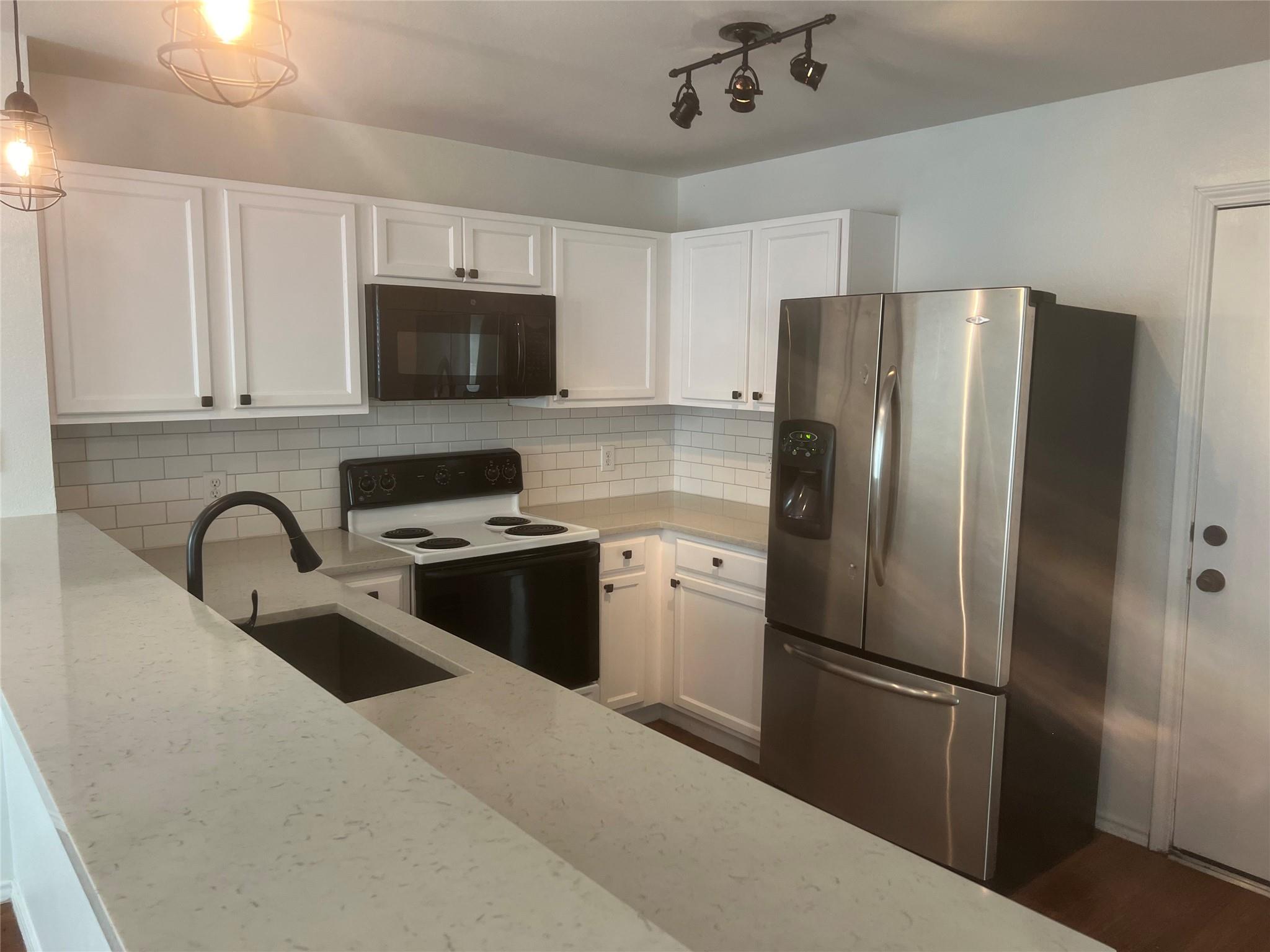 8511 Davis Oaks Trl Property Photo 4