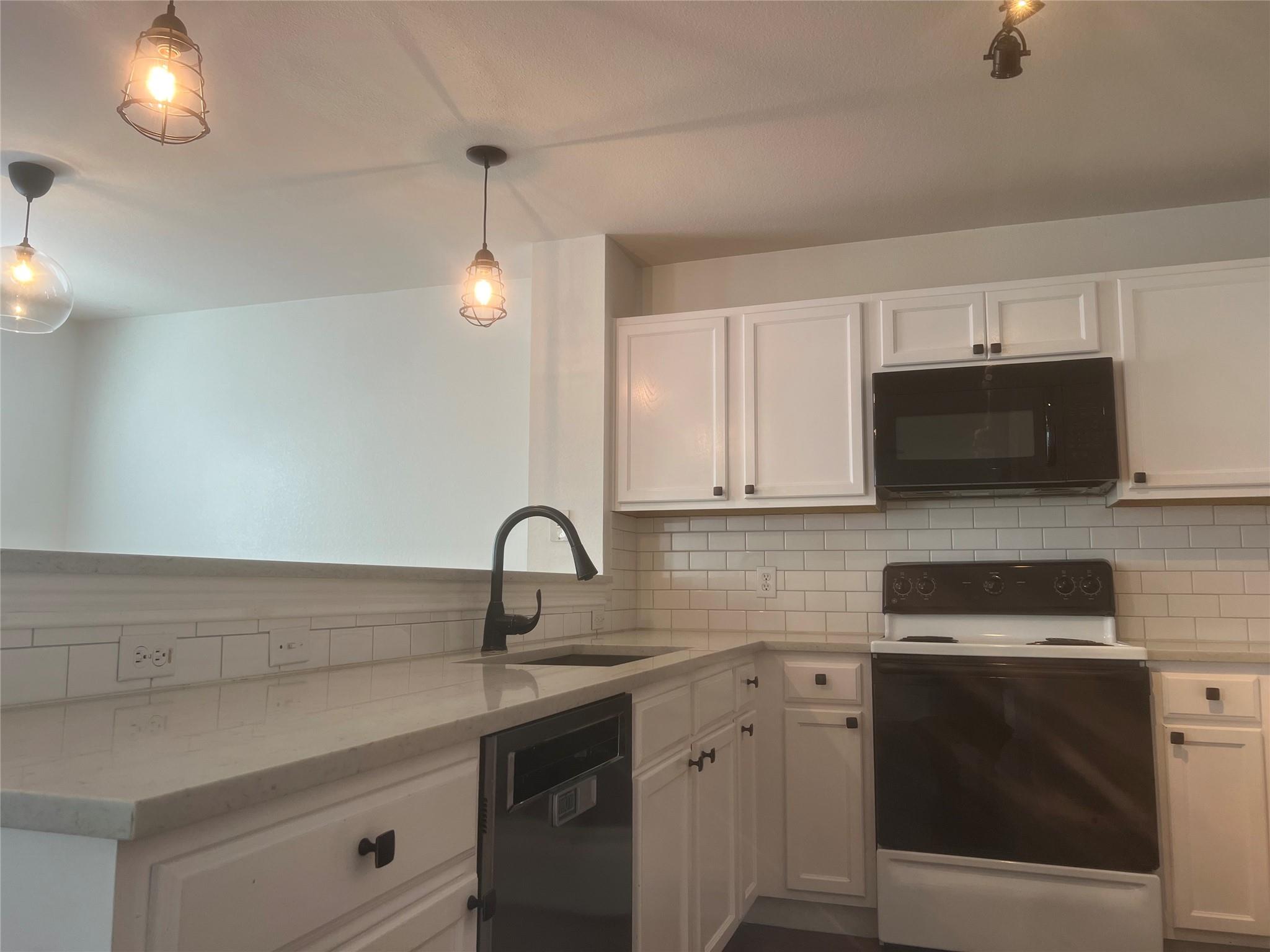 8511 Davis Oaks Trl Property Photo 5