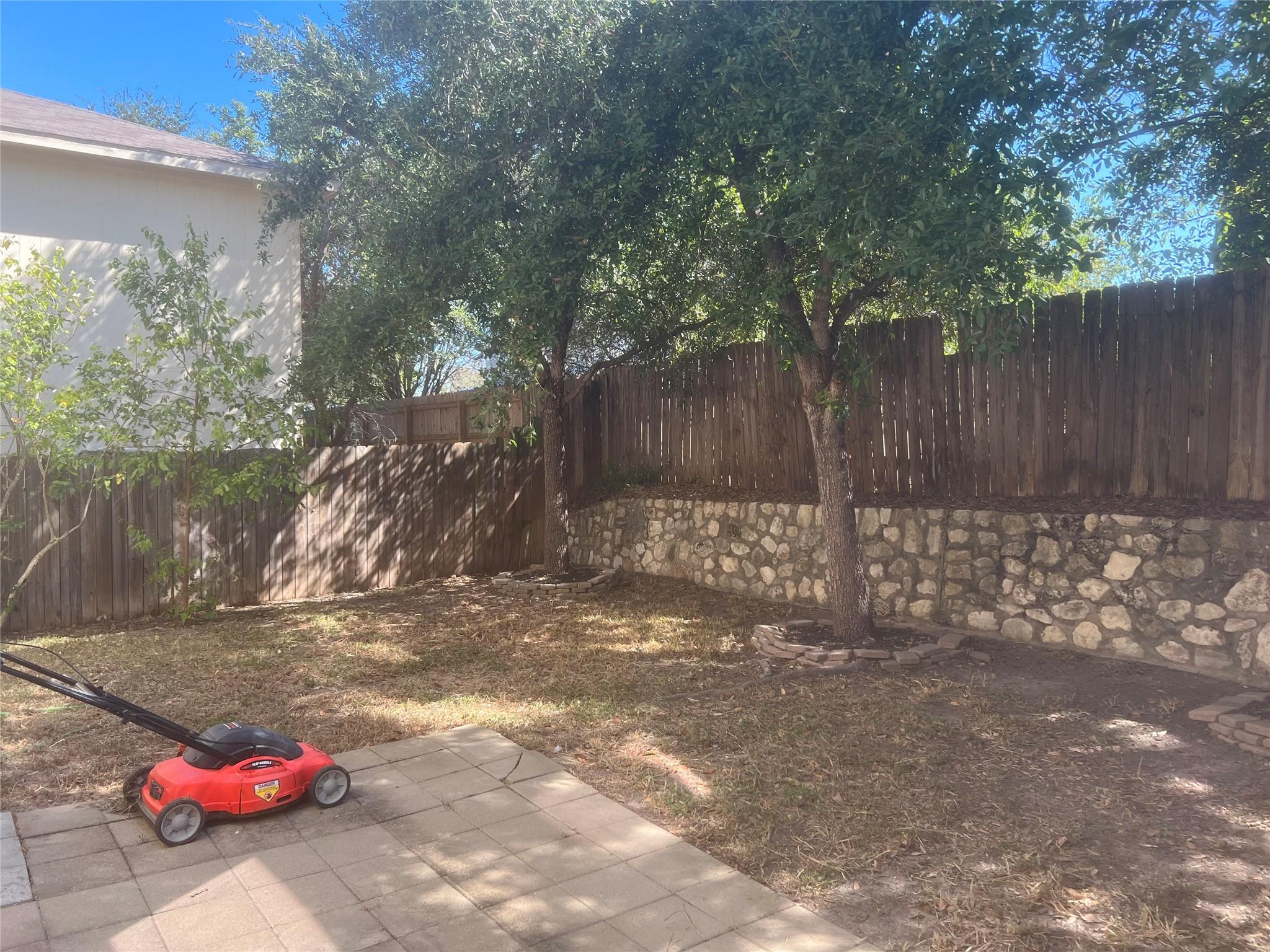 8511 Davis Oaks Trl Property Photo 18
