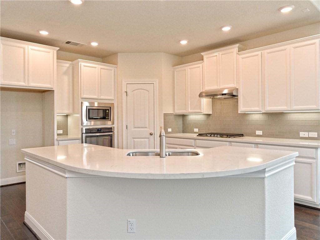 15716 Cinca Terra Dr Property Photo 5