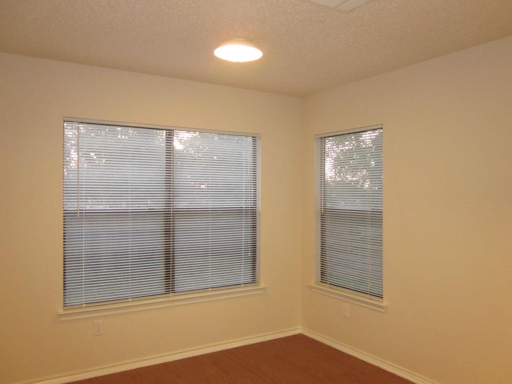 1102 Comfort St Property Photo 5