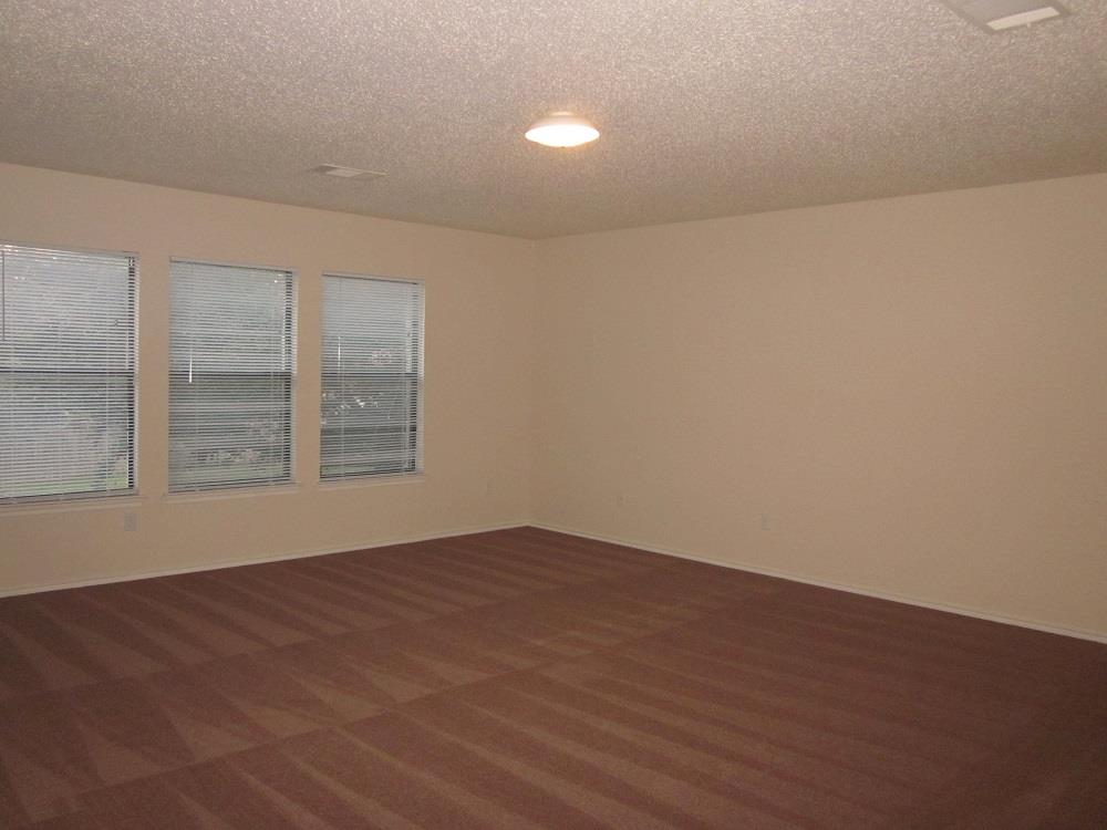 1102 Comfort St Property Photo 10