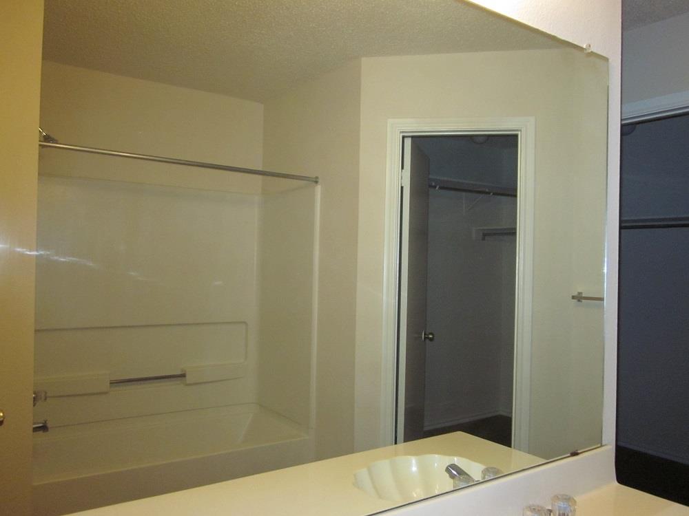1102 Comfort St Property Photo 12