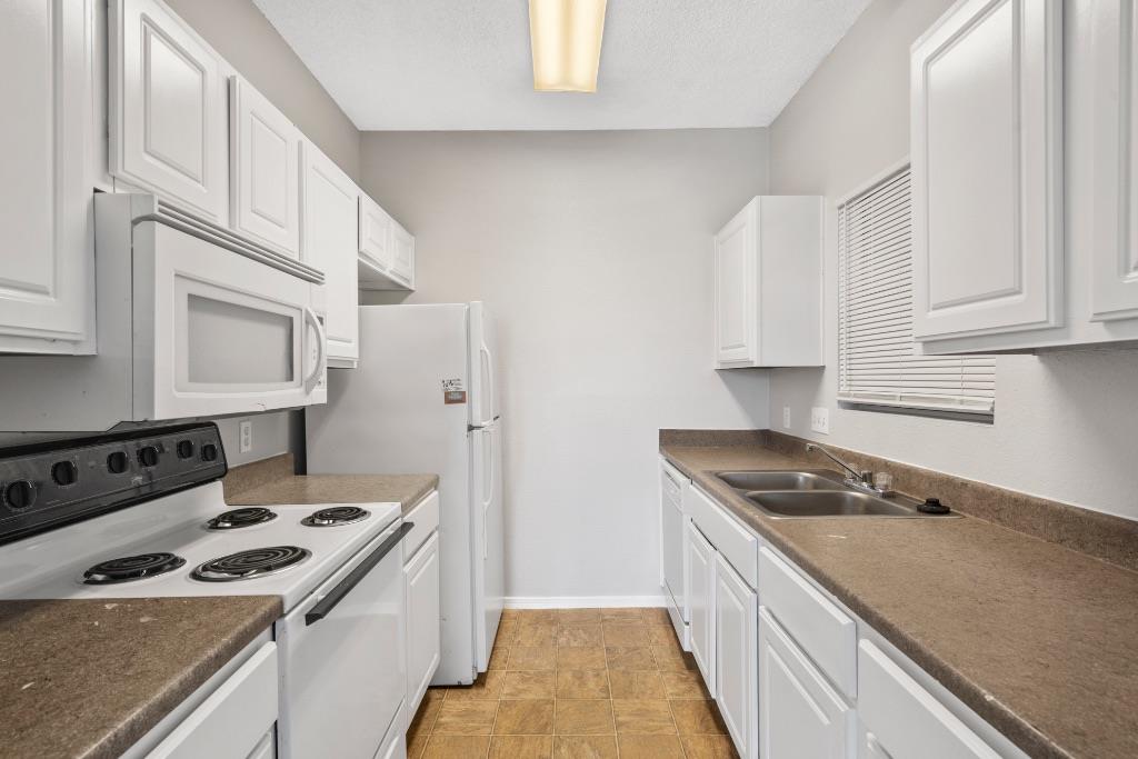 12166 Metric Blvd #2013 Property Photo 6