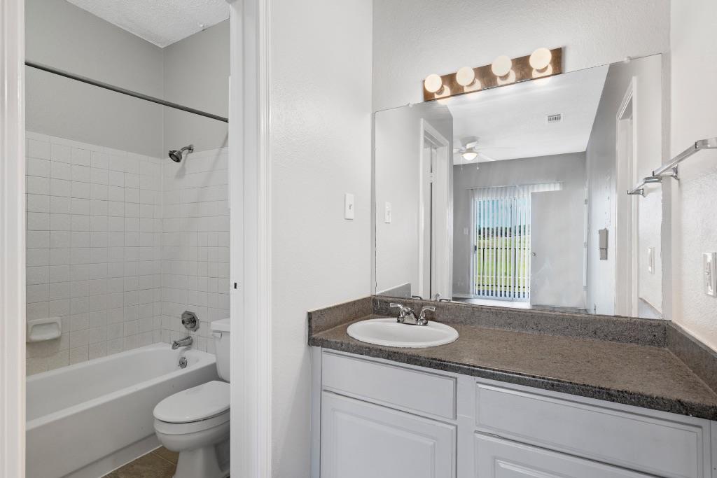 12166 Metric Blvd #2013 Property Photo 12